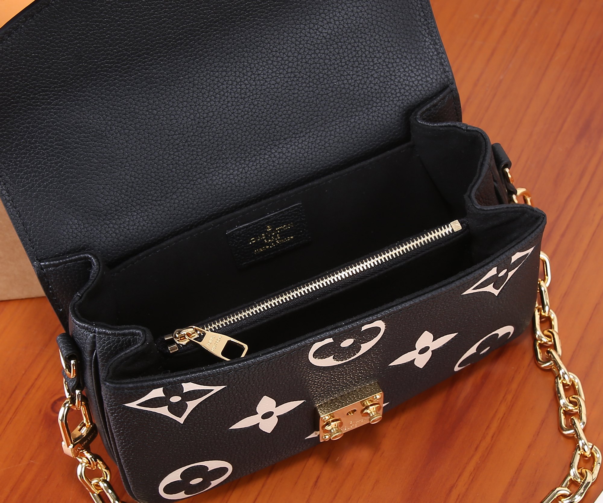 Pochette Métis East West Shoulder Bag - Image 8