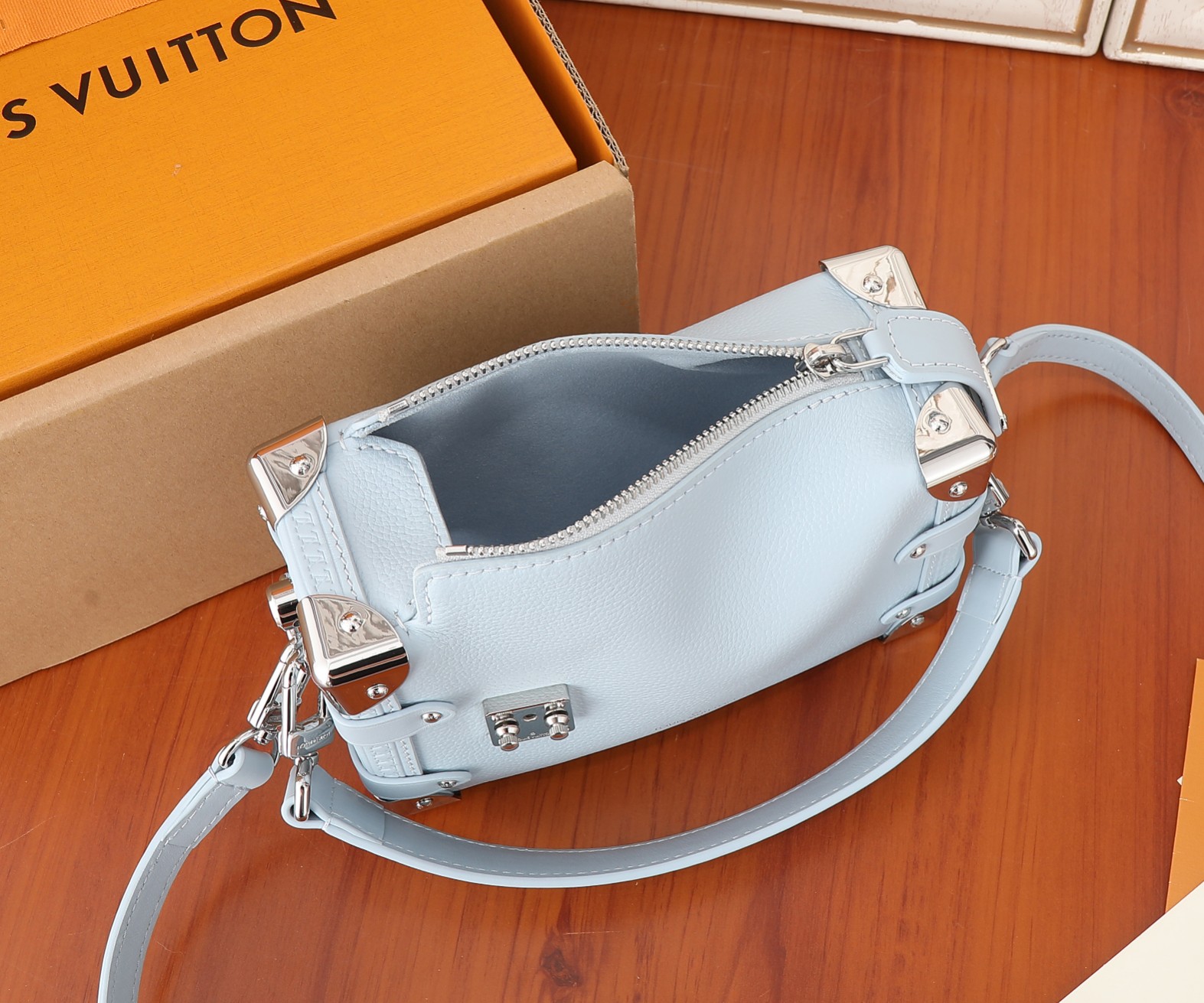 Side Trunk Small Handbag - Image 8