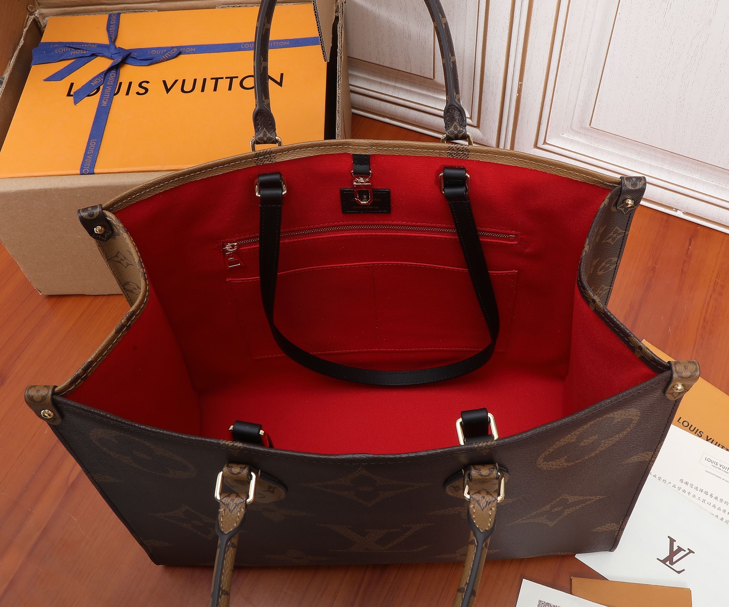 Louis Vuitton Onthego Tote Bag in Monogram Giant Canvas - Image 8