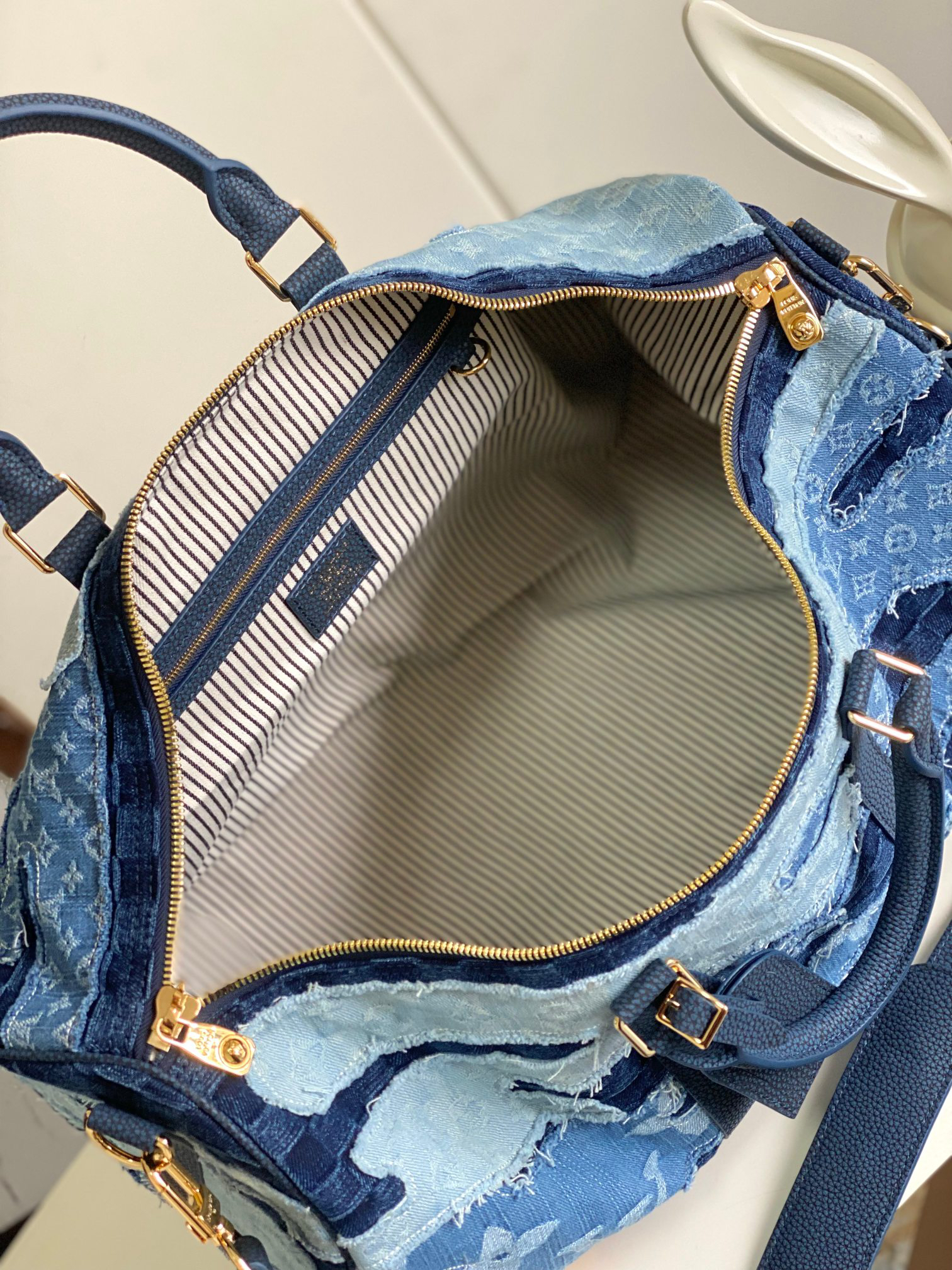 Louis Vuitton Keepall Bandoulière 50 Travel Bag in Damier Denim - Image 8