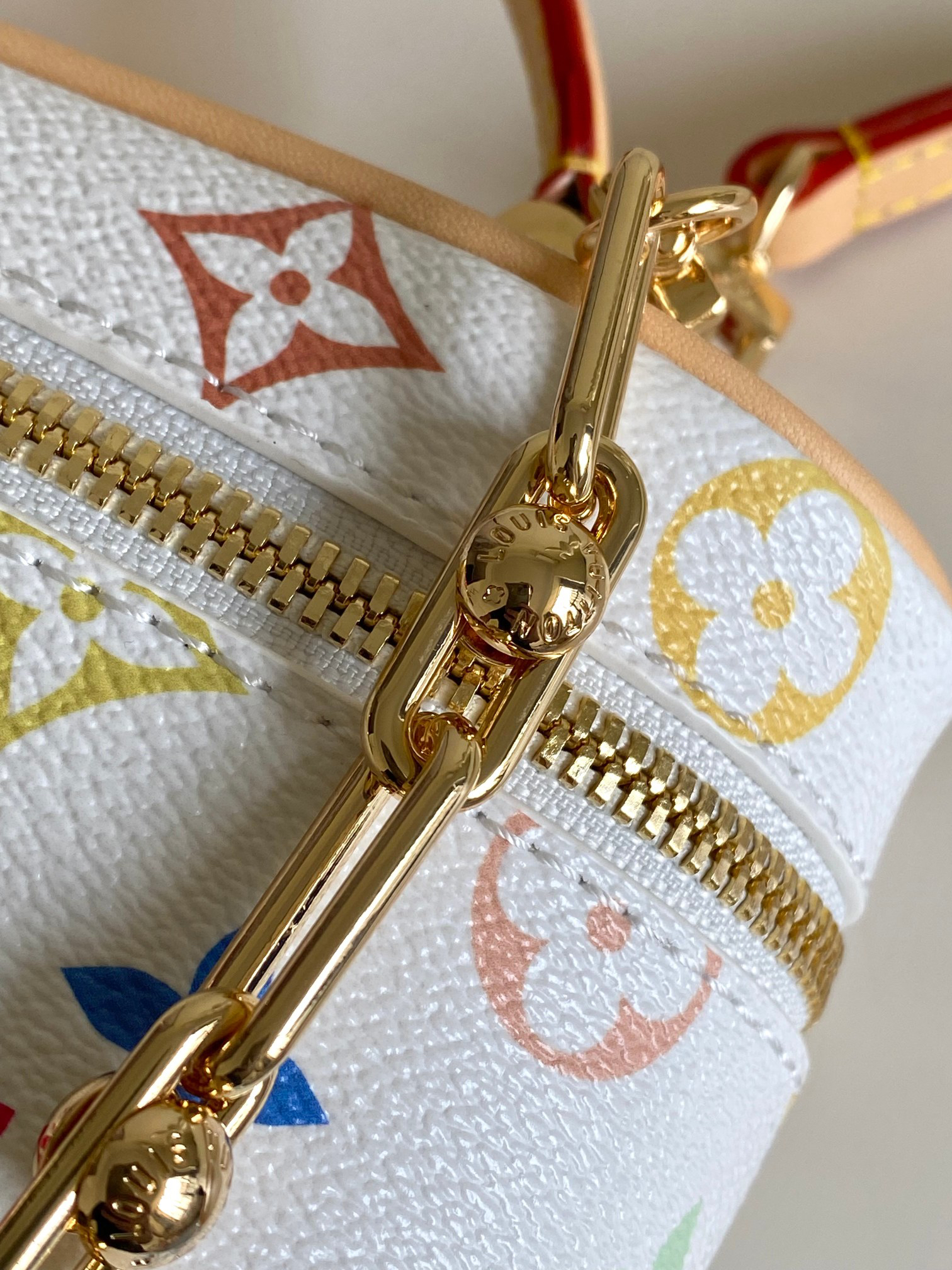 Louis Vuitton Vanity Pouch in Monogram Canvas - Image 8