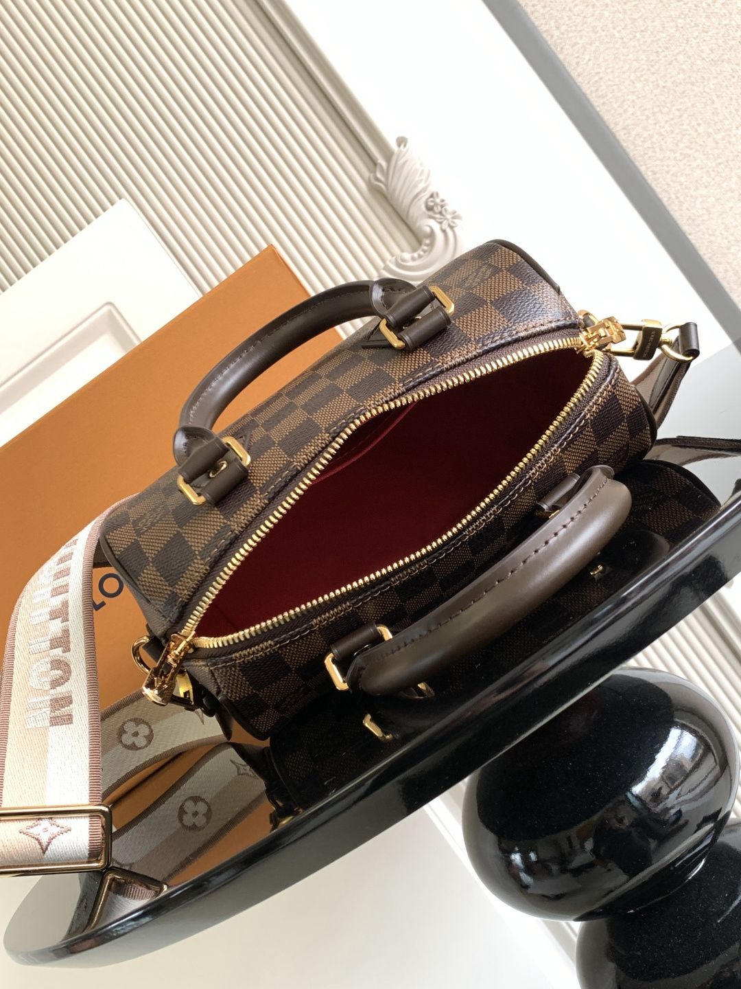 Louis Vuitton N40489 Monogram Crossbody Bag - Image 8