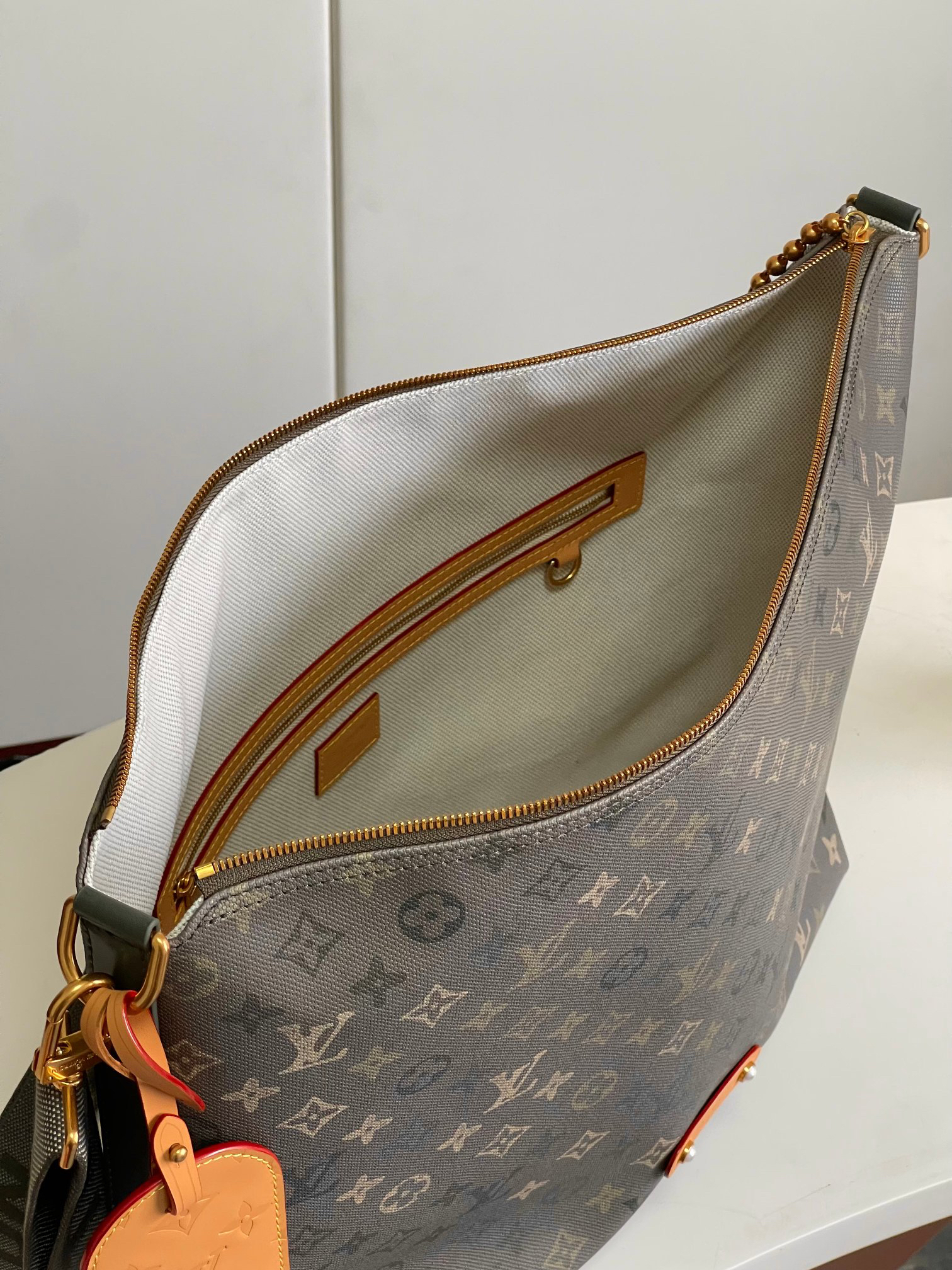 Louis Vuitton Métis Handbag M27181 - Image 8