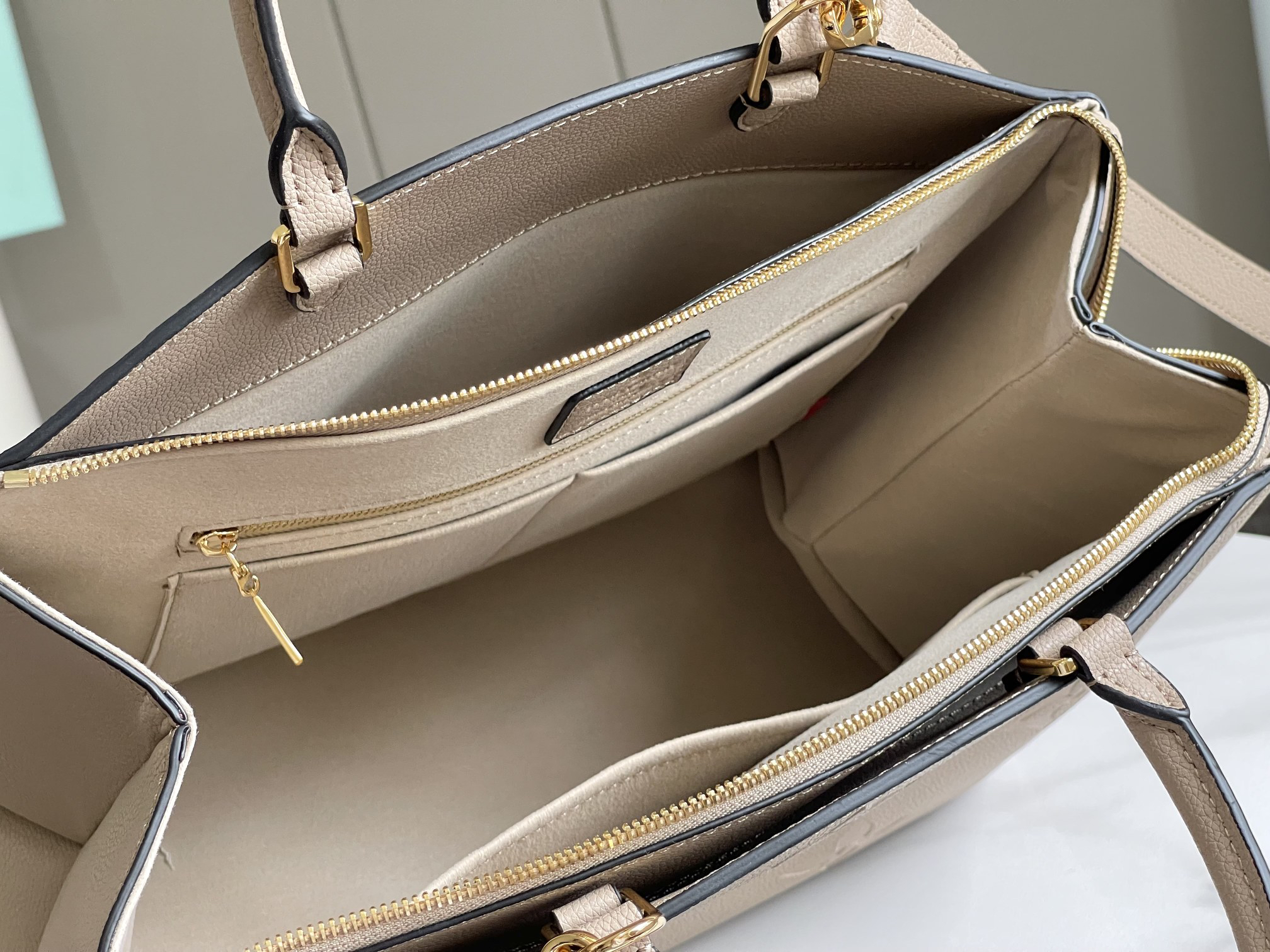 Louis Vuitton Grand Palais Handbag - Image 8