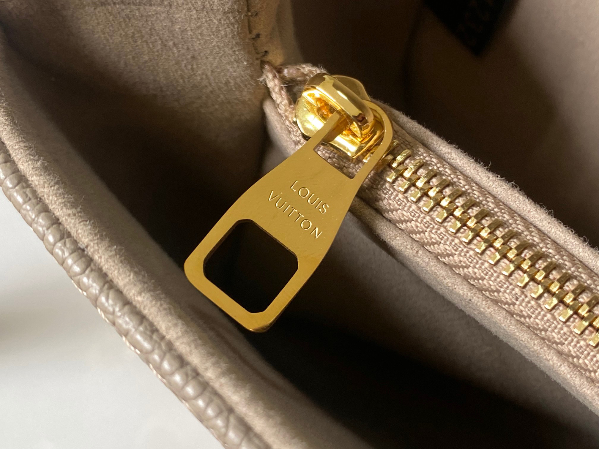 Louis Vuitton Pochette Metis East West Crossbody Bag in Monogram Empreinte Leather - Image 8