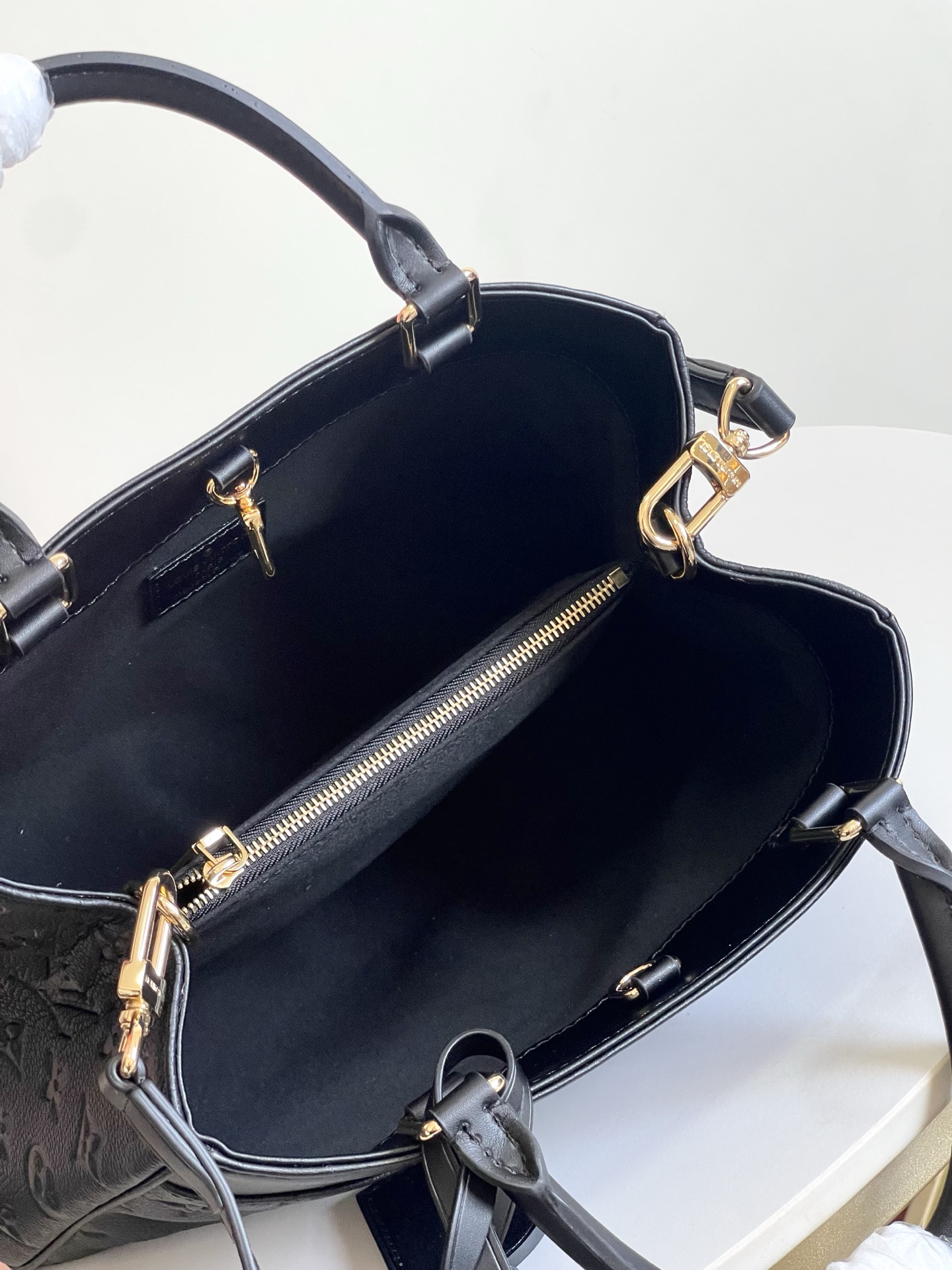 Louis Vuitton M25577 Monogram Handbag - Image 8