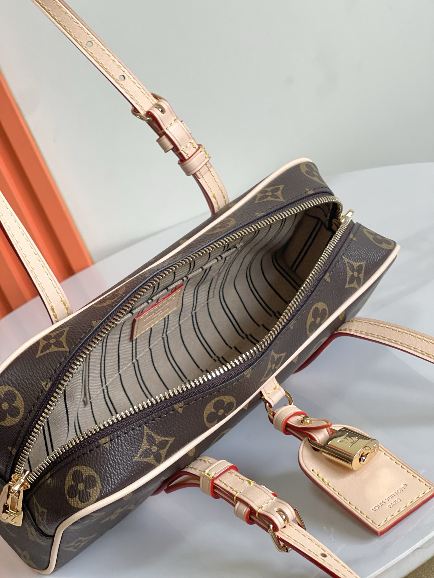 Louis Vuitton Hang On Bag M47031 - Image 8