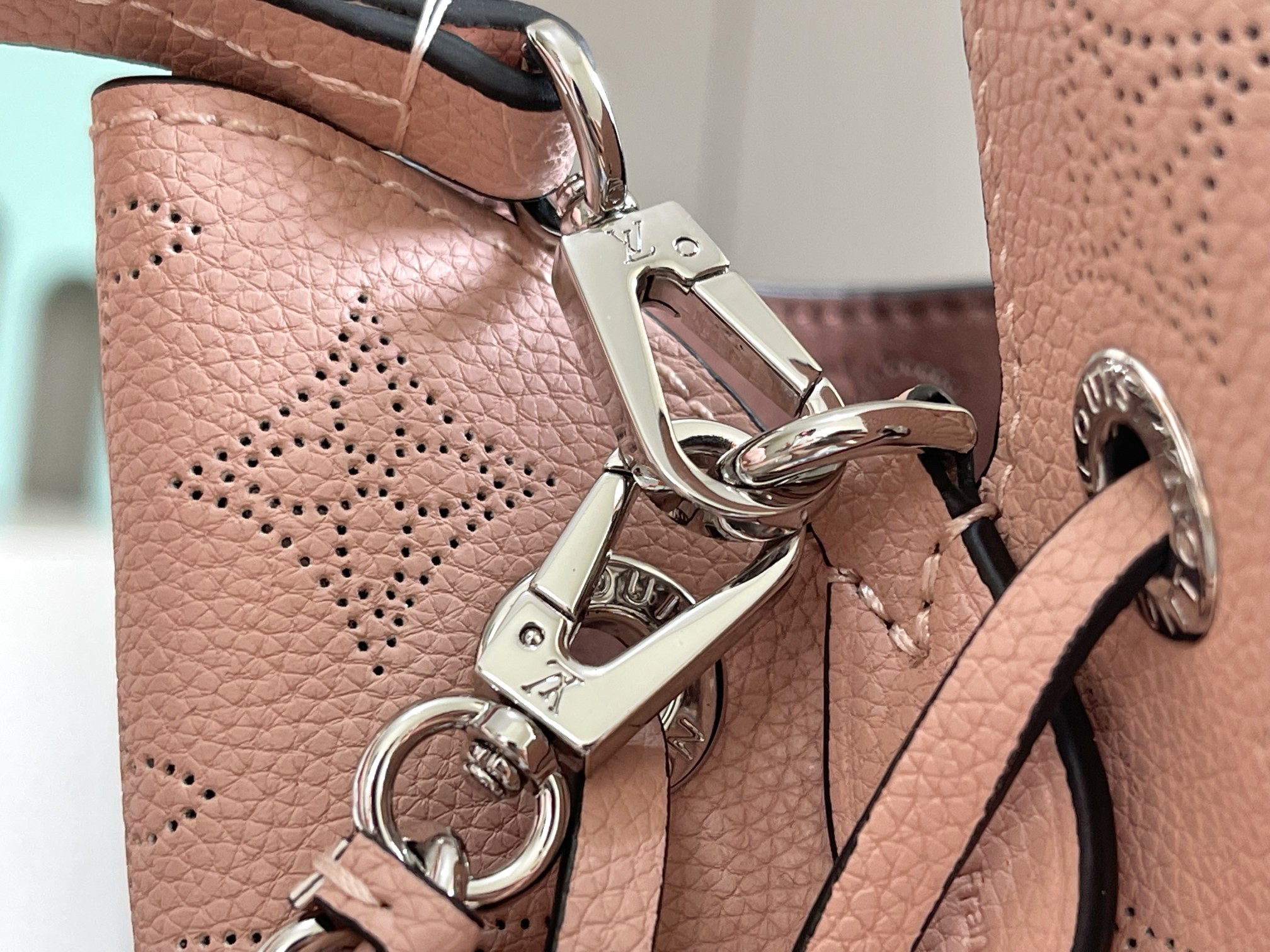 Louis Vuitton Bella Bucket Bag - Image 8