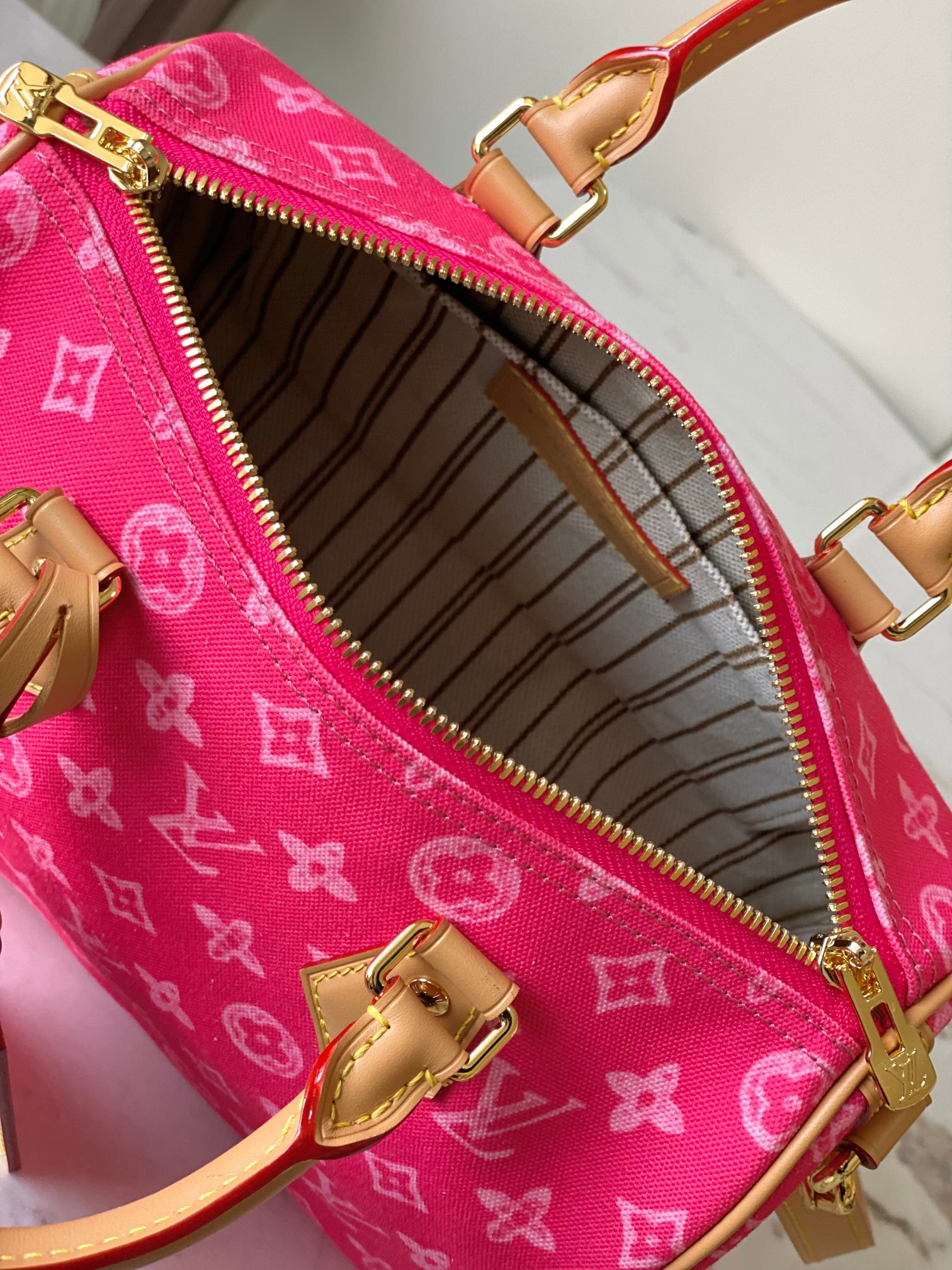 Louis Vuitton Speedy Bandoulière 25 Handbag in Pink Monogram Canvas - Image 8