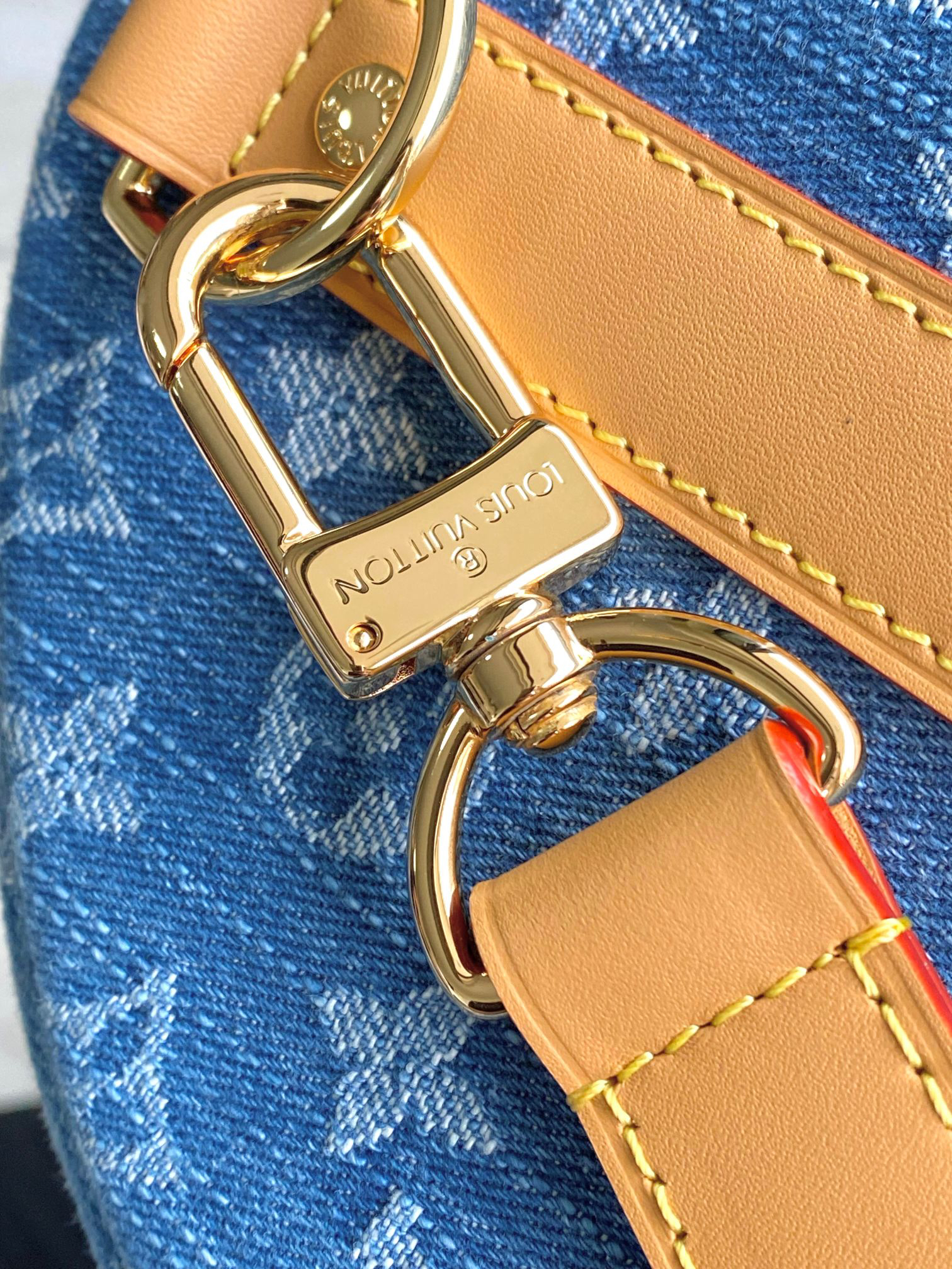 Louis Vuitton Keepall Bandoulière 45 Travel Bag in Monogram Denim - Image 8