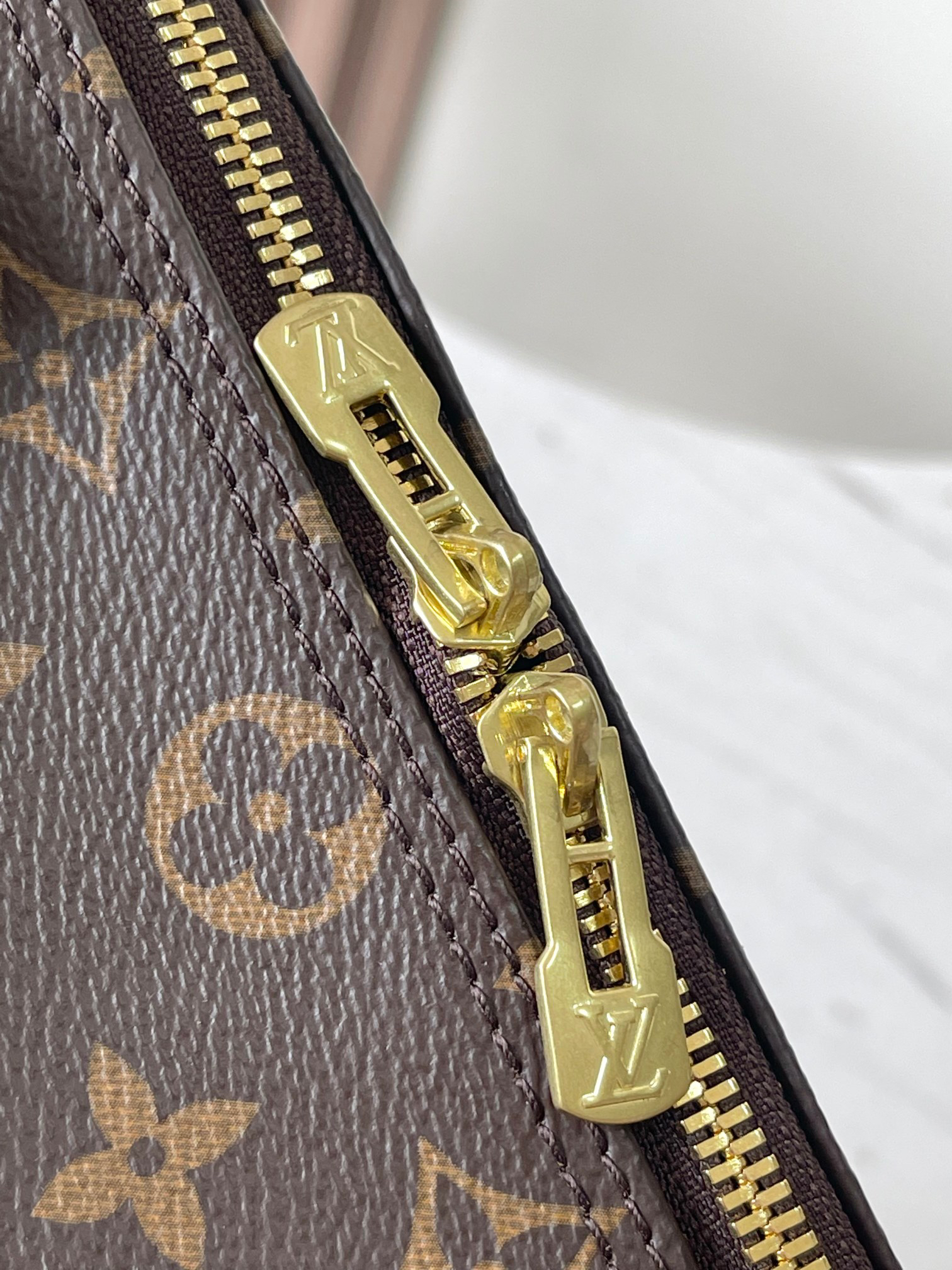 Louis Vuitton Speedy Bandouliere 30 Monogram Canvas Crossbody Bag - Image 8