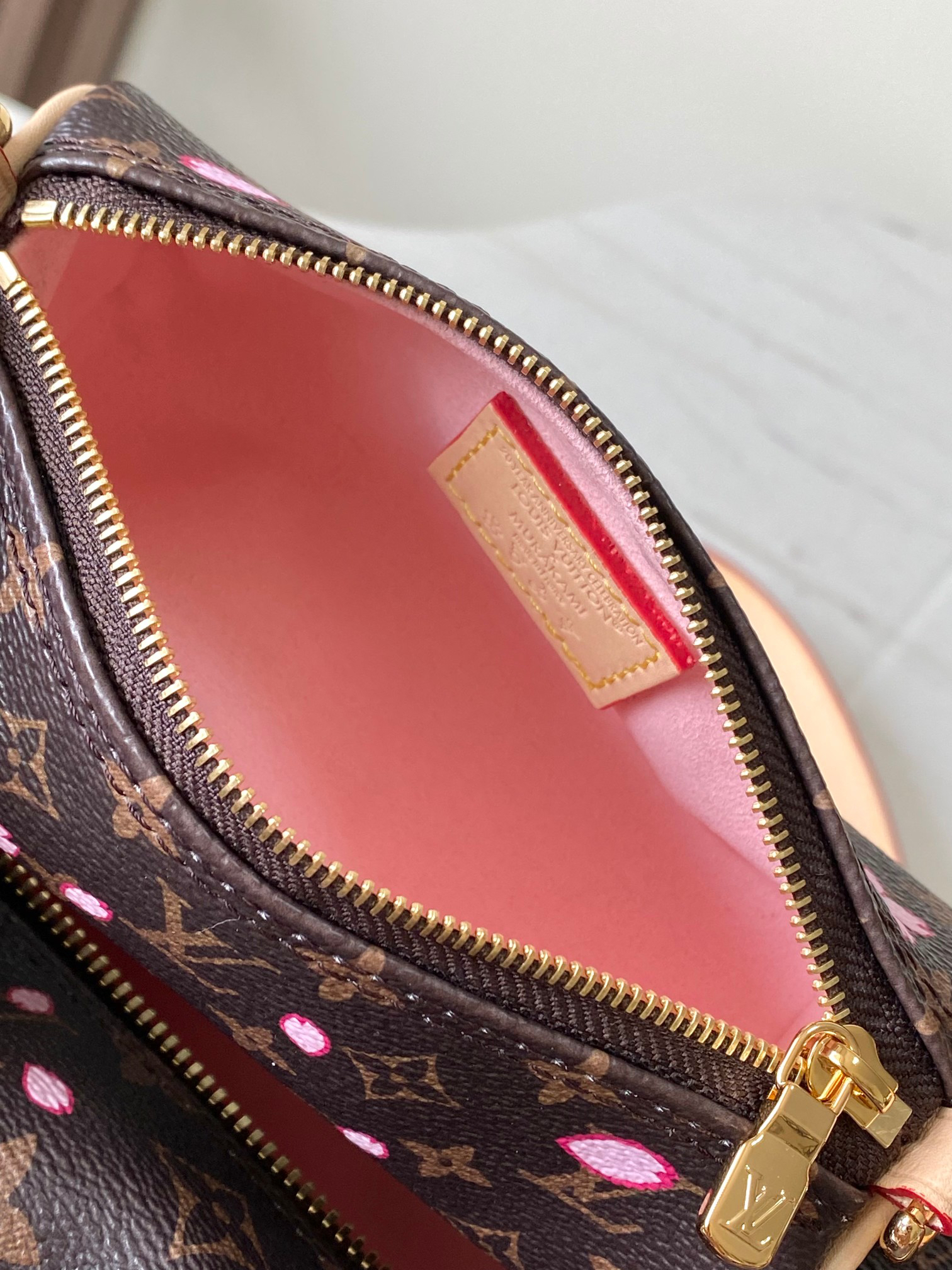 Louis Vuitton x Takashi Murakami Small Cowhide Shoulder Bag, Model M13097 - Image 8
