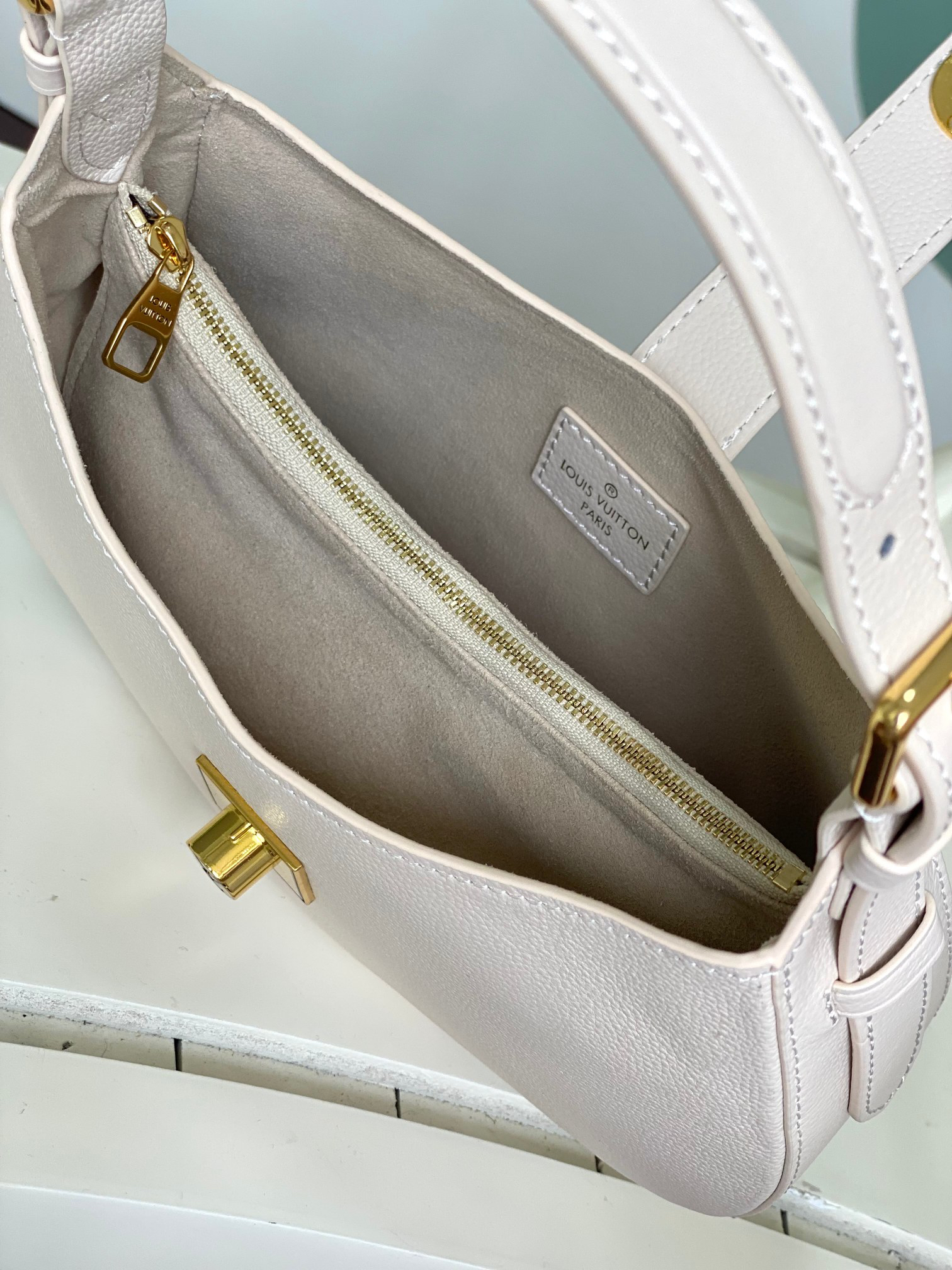 Louis Vuitton M24611 Leather Shoulder Bag - Image 8