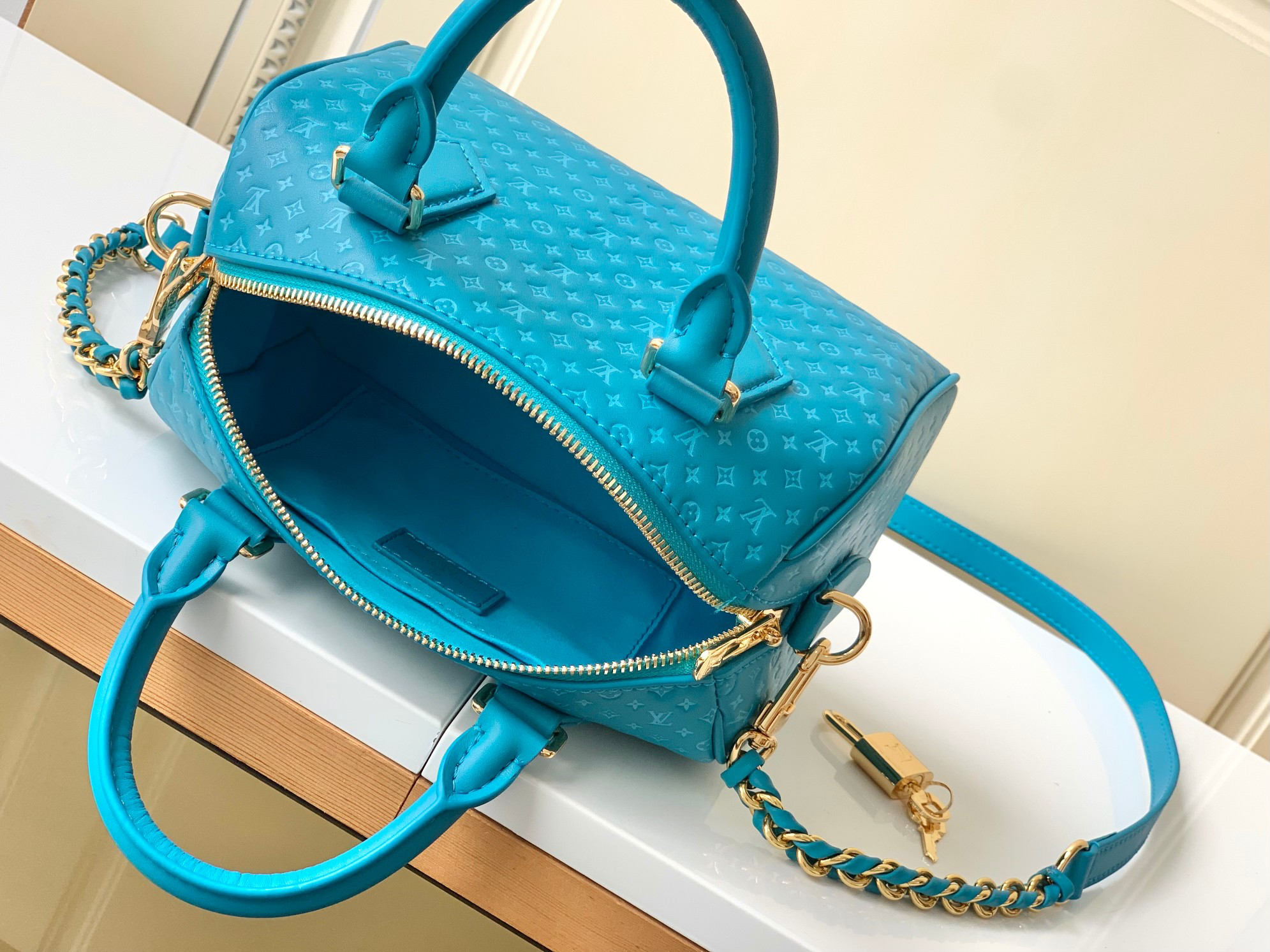 Louis Vuitton Speedy Bandoulière 20 Embossed Leather Crossbody Bag - Image 8