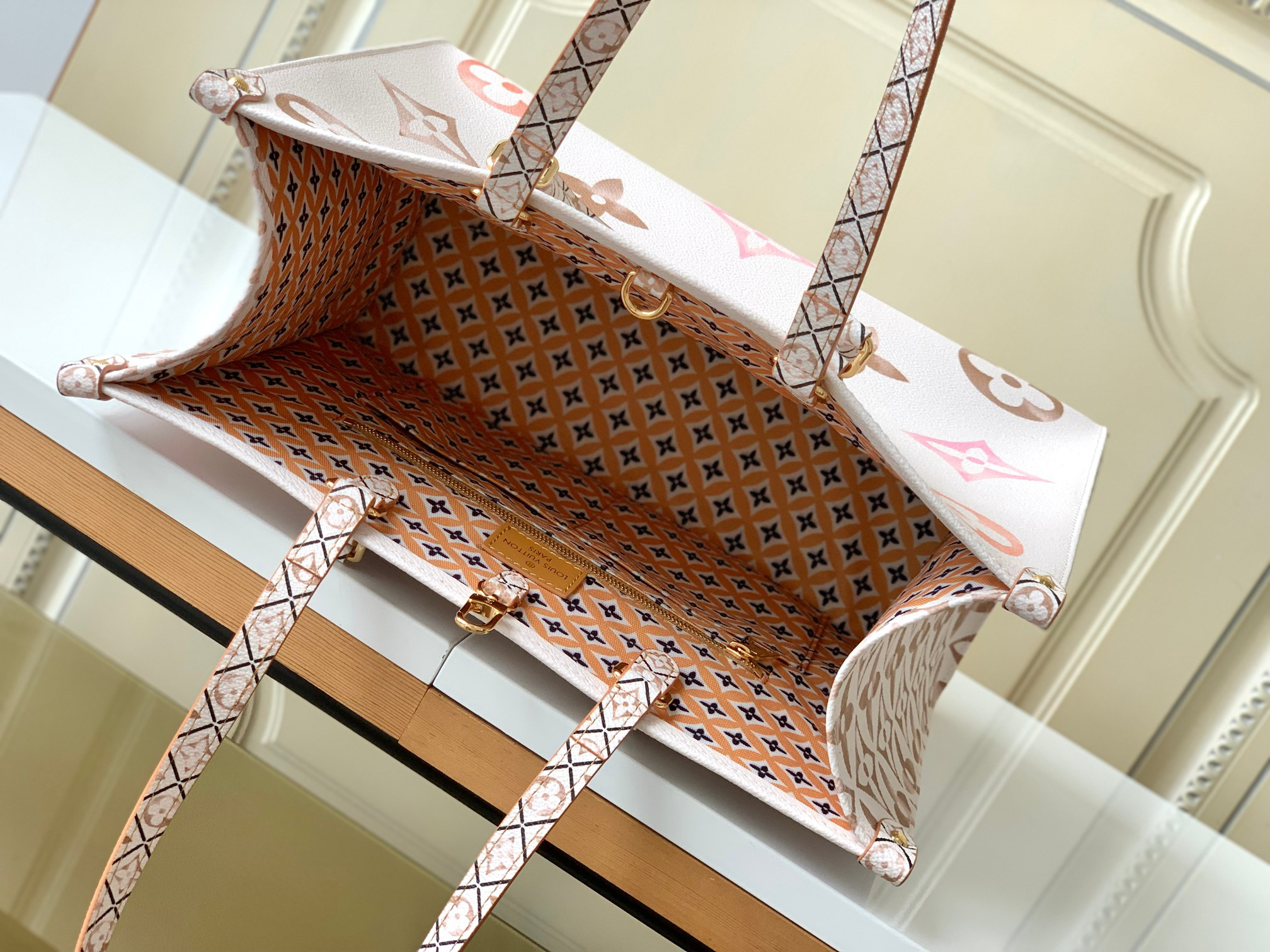 Louis Vuitton Onthego MM Monogram Tote Bag - Image 8