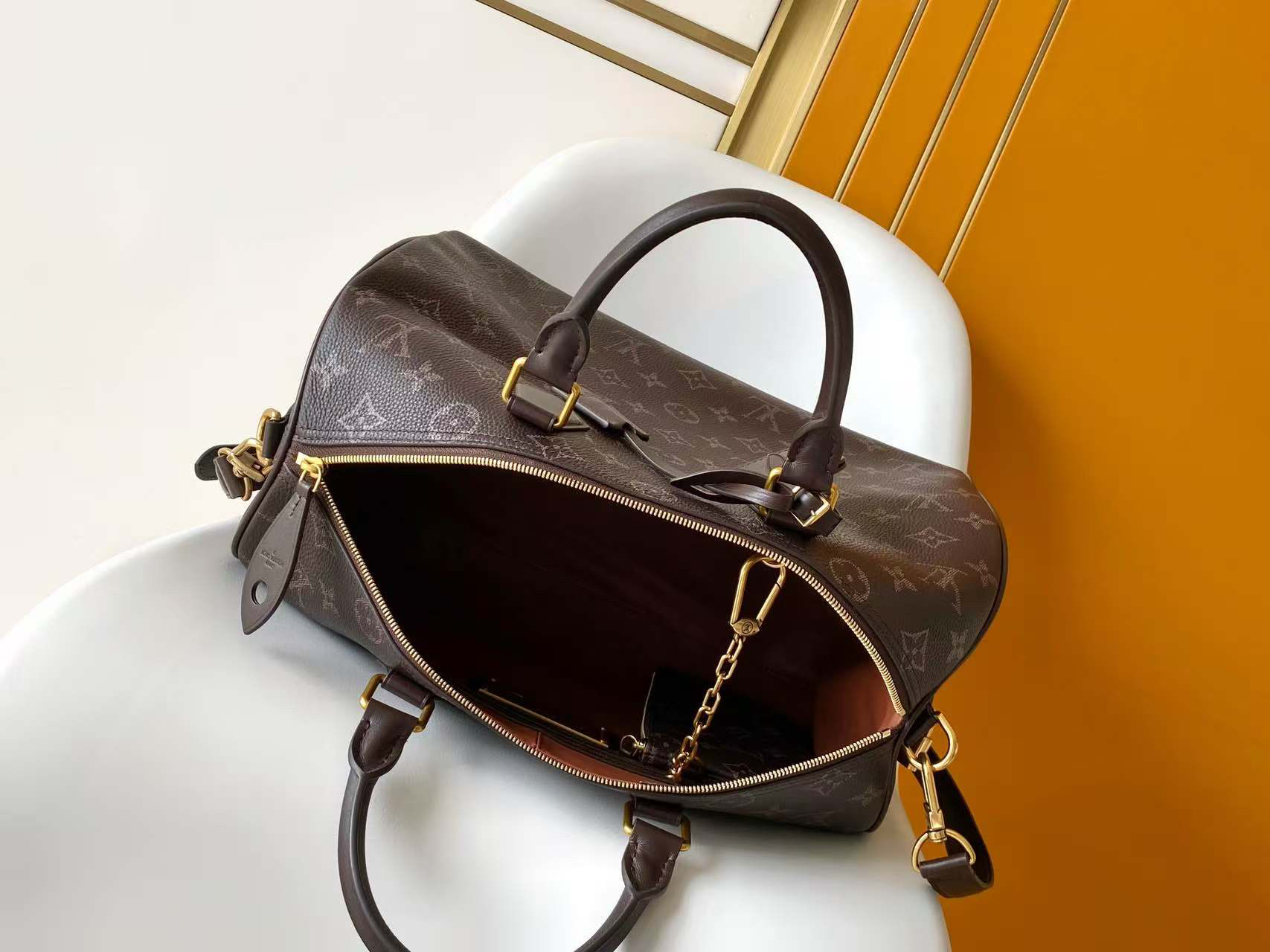 Louis Vuitton Speedy Bandoulière 40 Bag - Image 8