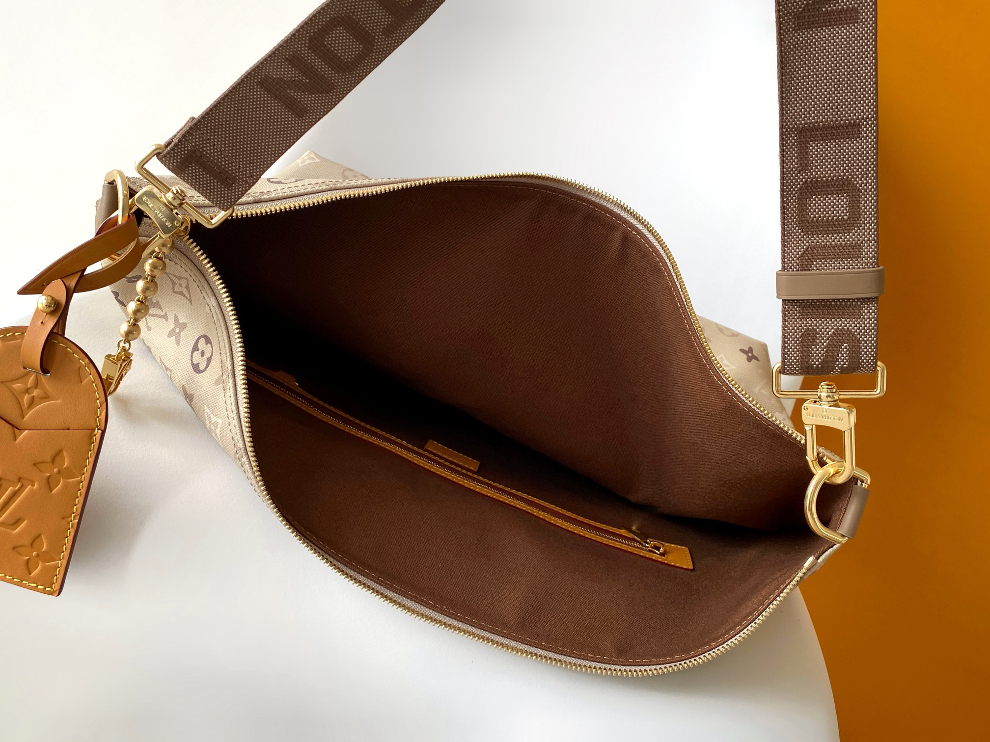 Louis Vuitton Metis Monogram Canvas Handbag - Image 8