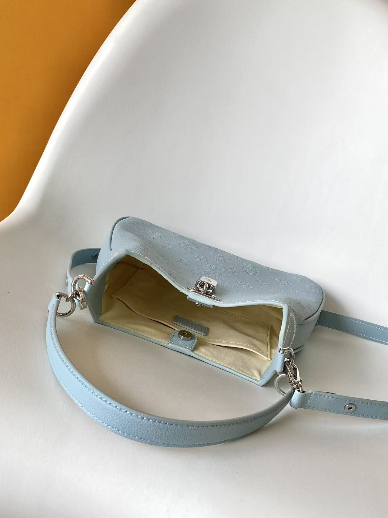 Louis Vuitton Mahina All Around Small Handbag - Image 8