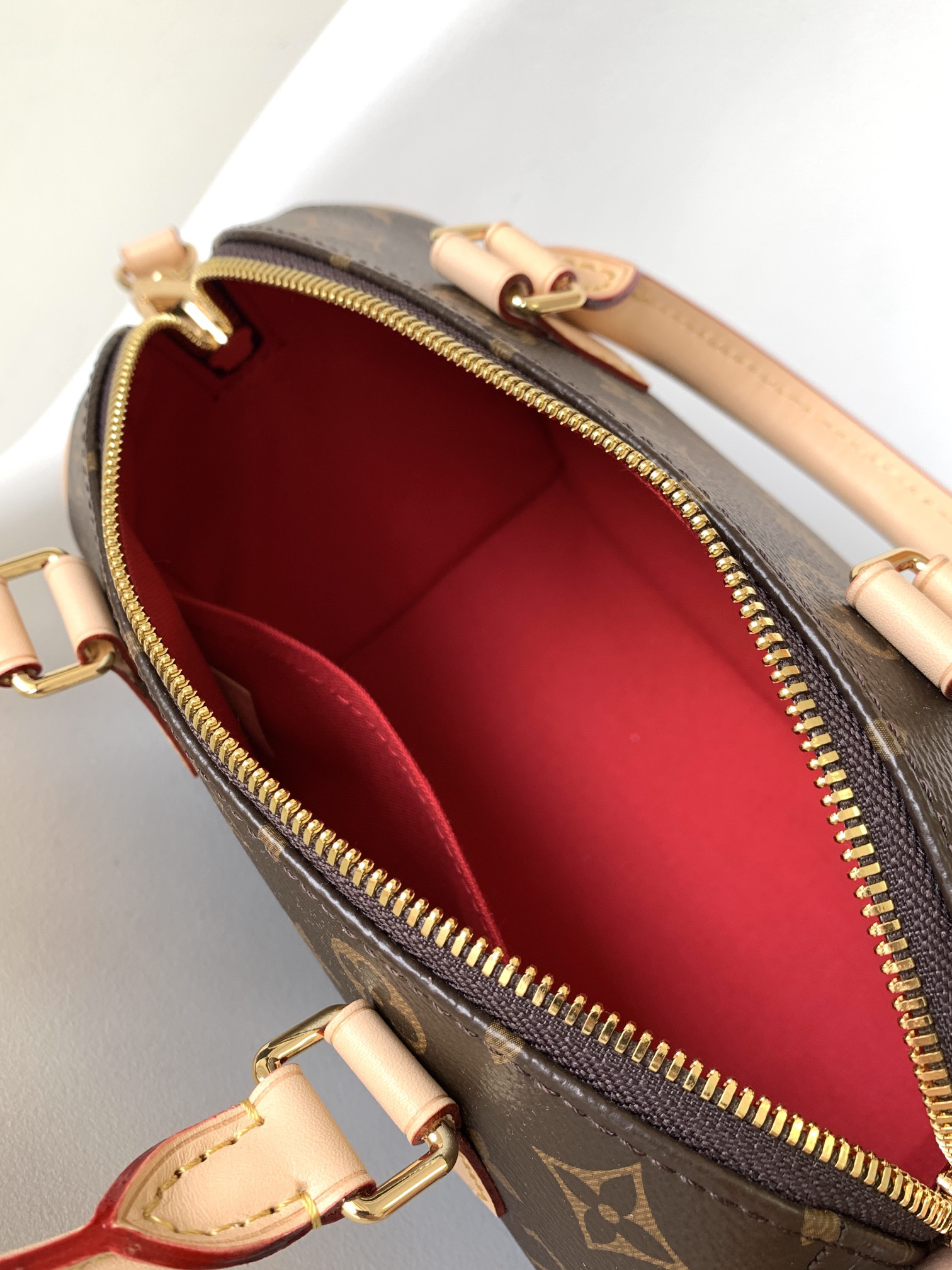 Louis Vuitton Speedy Bandoulière 20 Crossbody Bag in Monogram Canvas - Image 8