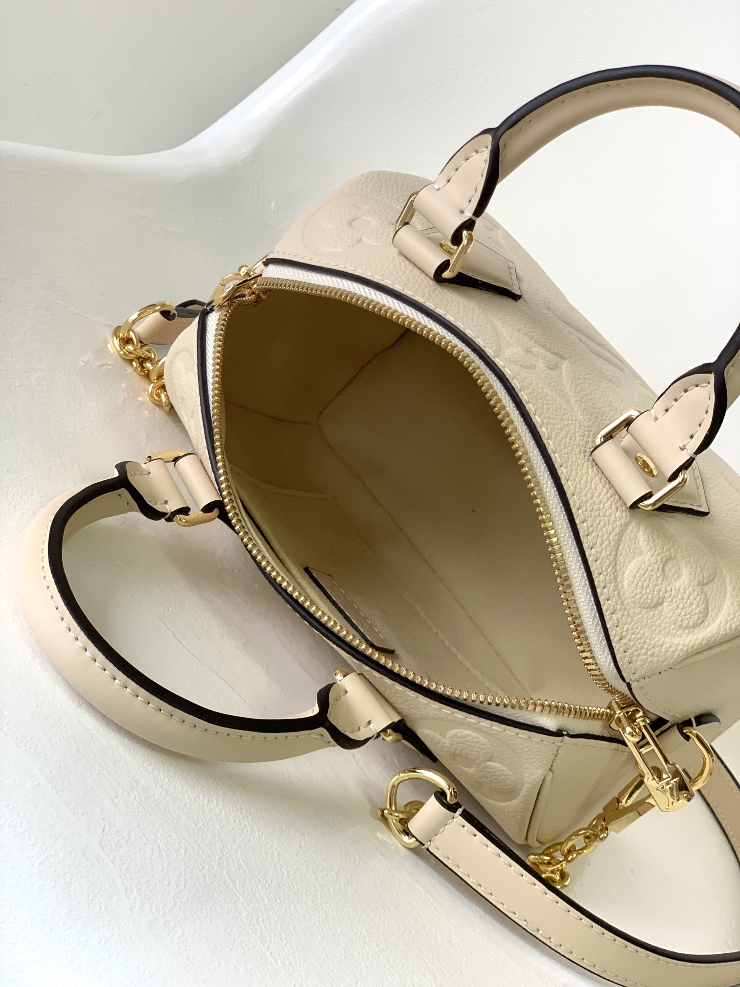 Louis Vuitton Speedy Bandoulière 20 Handbag - Image 8