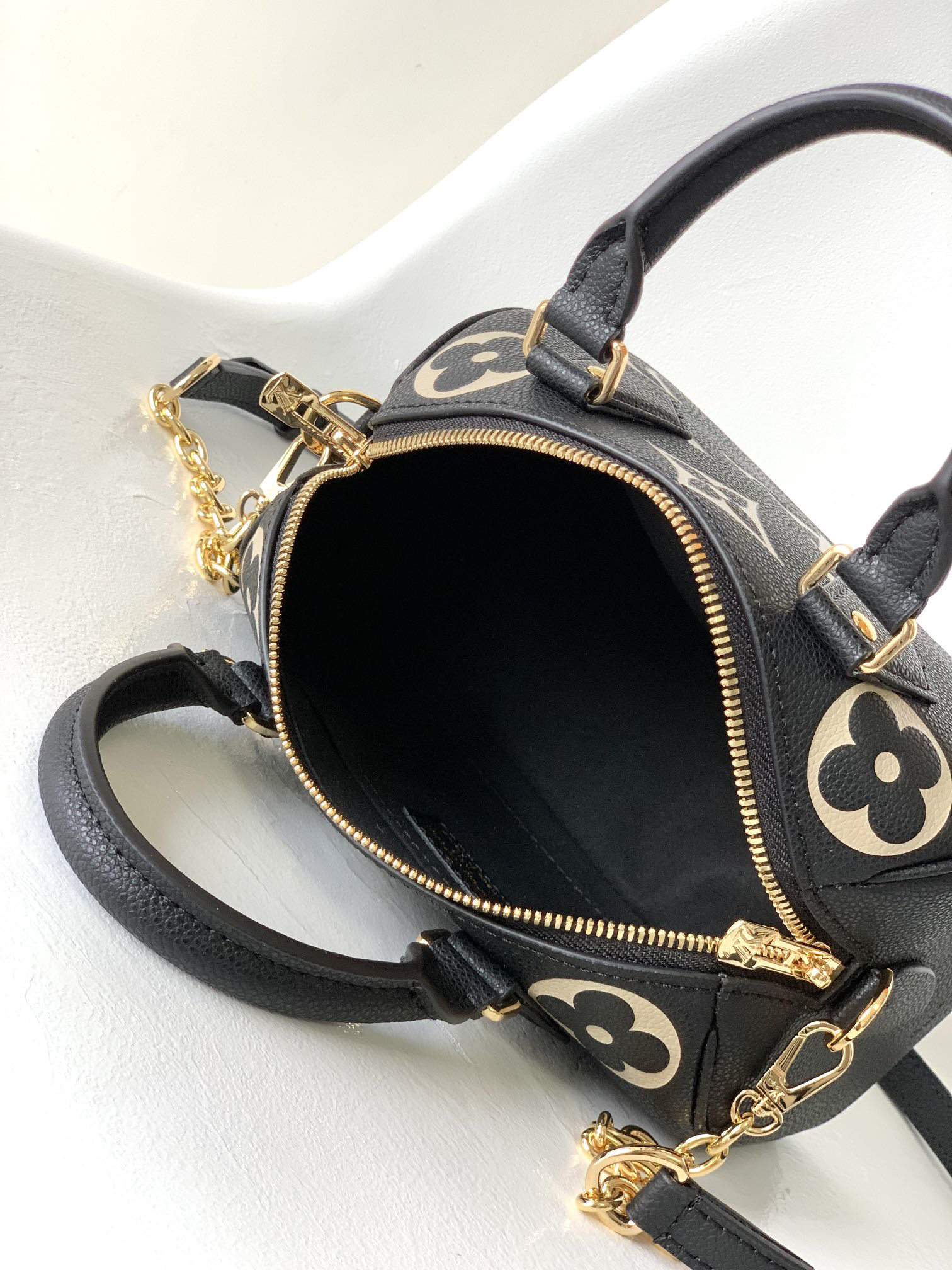 Louis Vuitton Speedy Bandoulière 20 Handbag in Monogram Empreinte Leather - Image 8