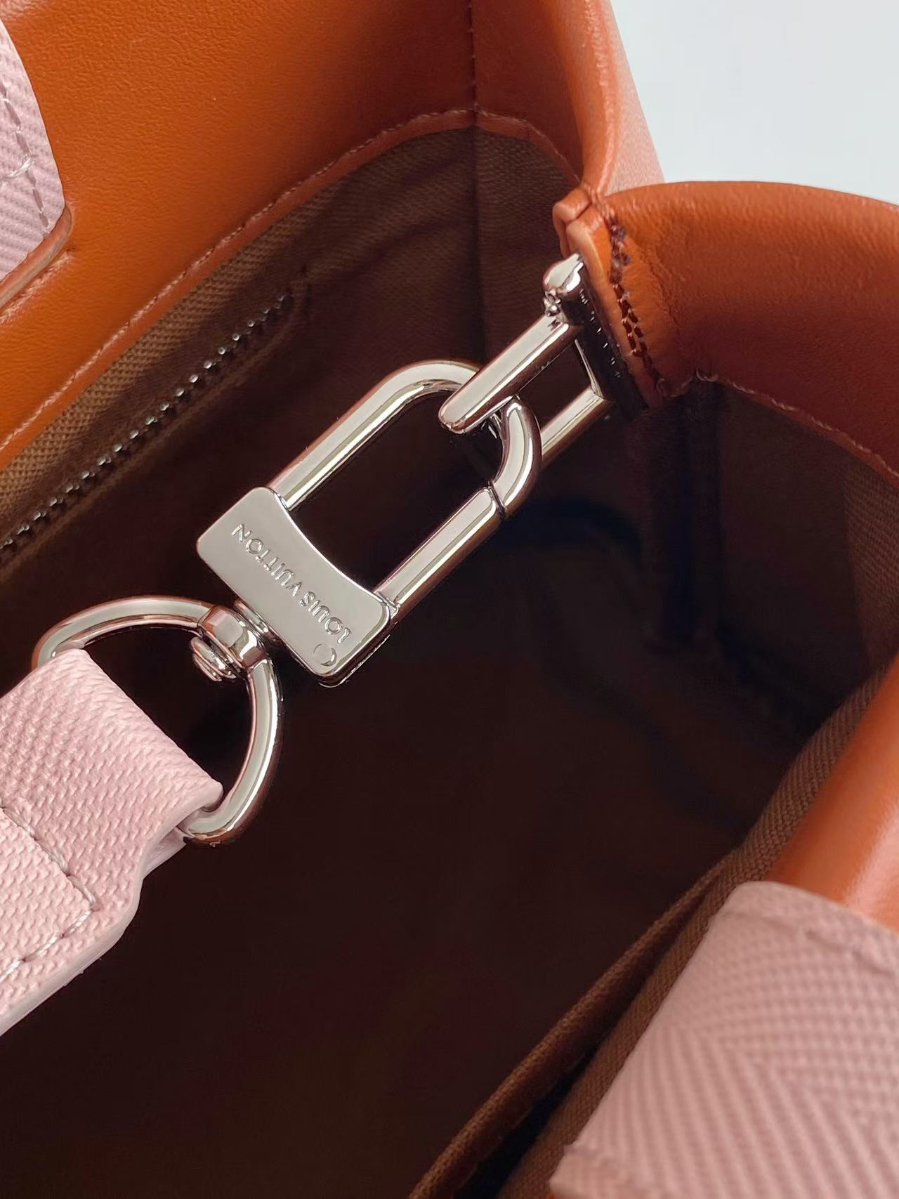 Louis Vuitton Medium Leather Handbag - Image 8