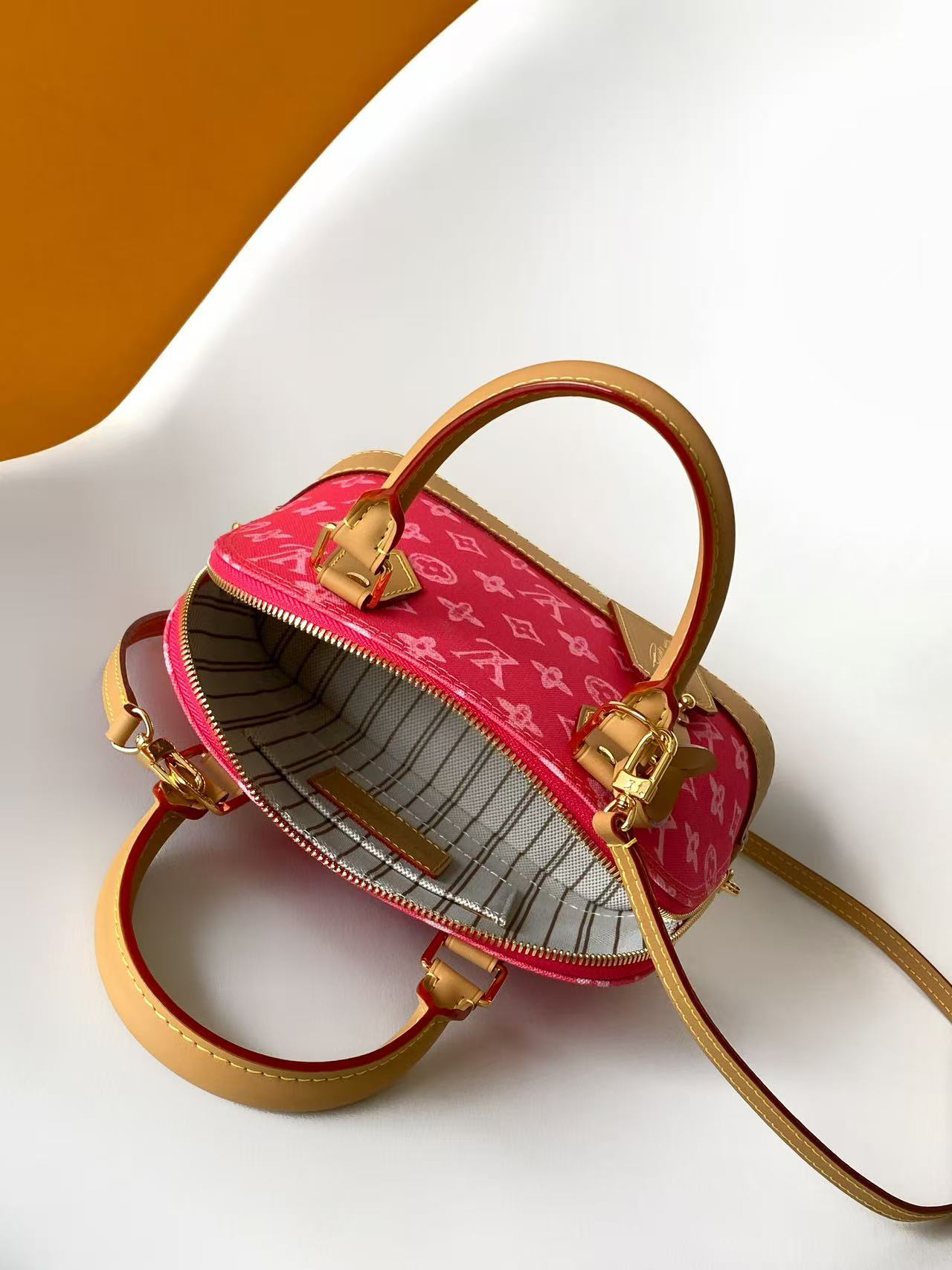Louis Vuitton Alma BB Handbag in Monogram Canvas - Image 8