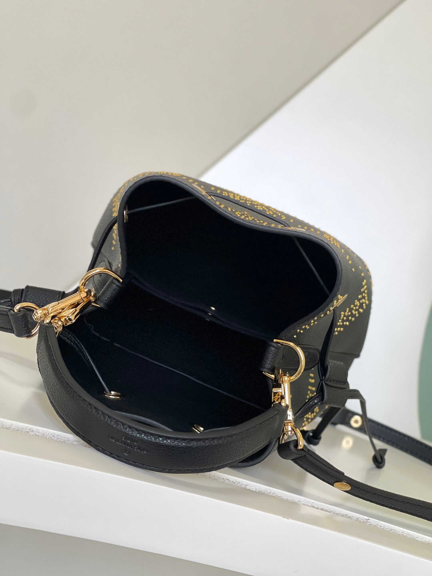 Louis Vuitton NeoNoe BB Bucket Bag M46734 in Black - Image 8