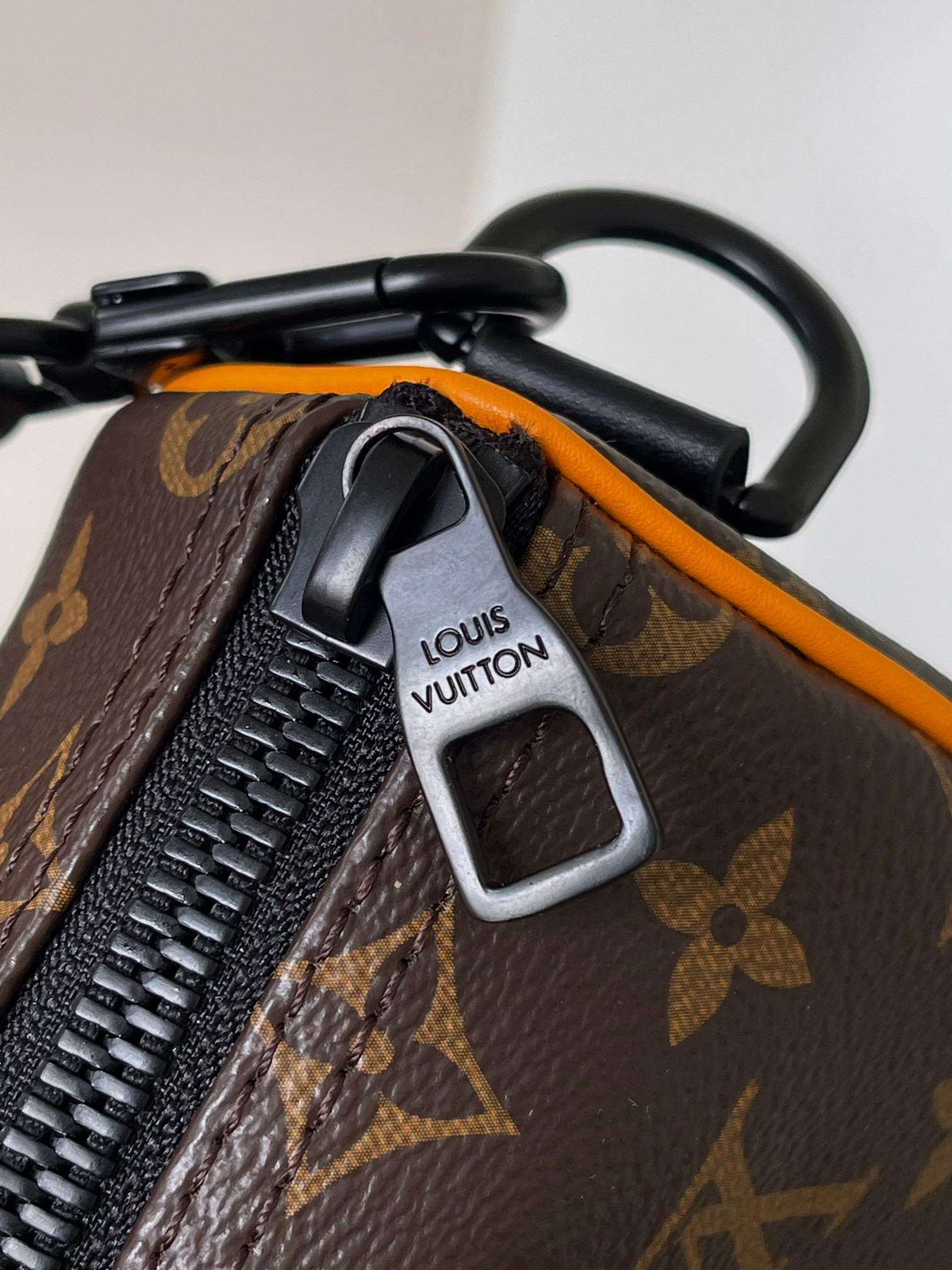 Keepall 25 Monogram Eclipse Reverse Handbag - Image 8