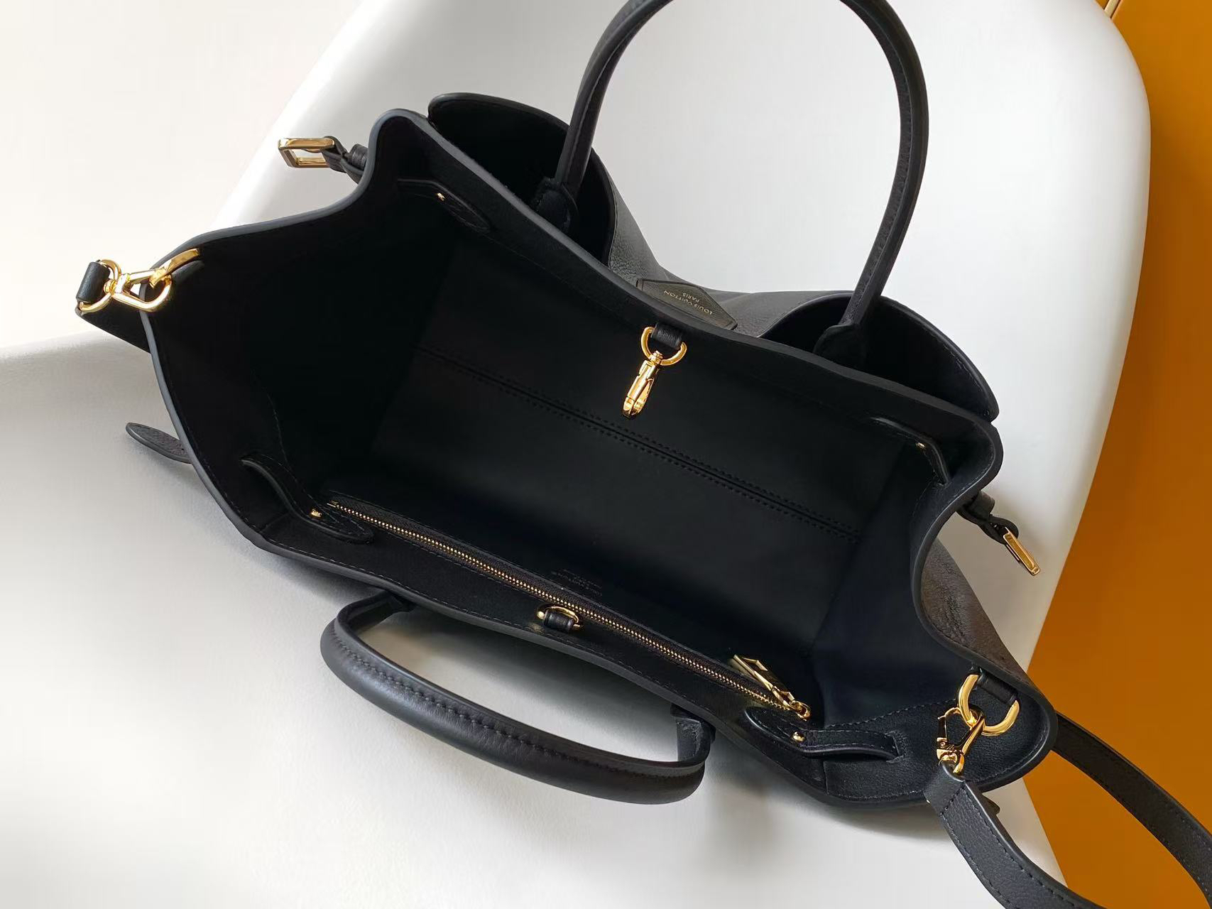 Louis Vuitton Vendôme PM Handbag - Image 8
