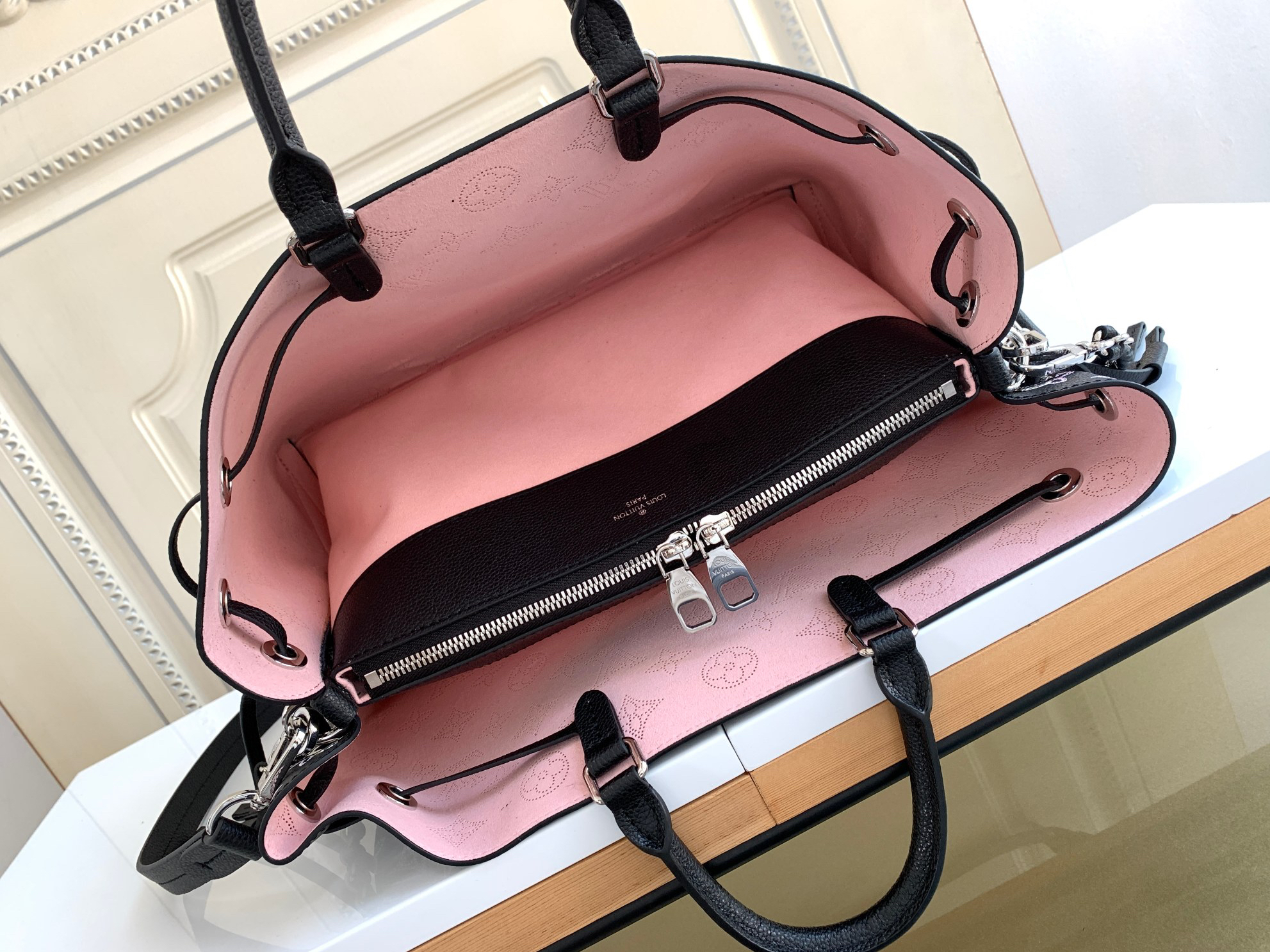 Louis Vuitton Bella Tote Black - Image 8