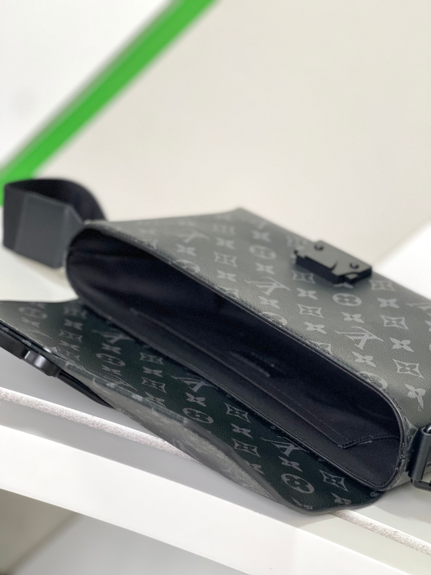 Louis Vuitton S-Cape M46794 Monogram Taurillon Leather Crossbody Bag - Image 8