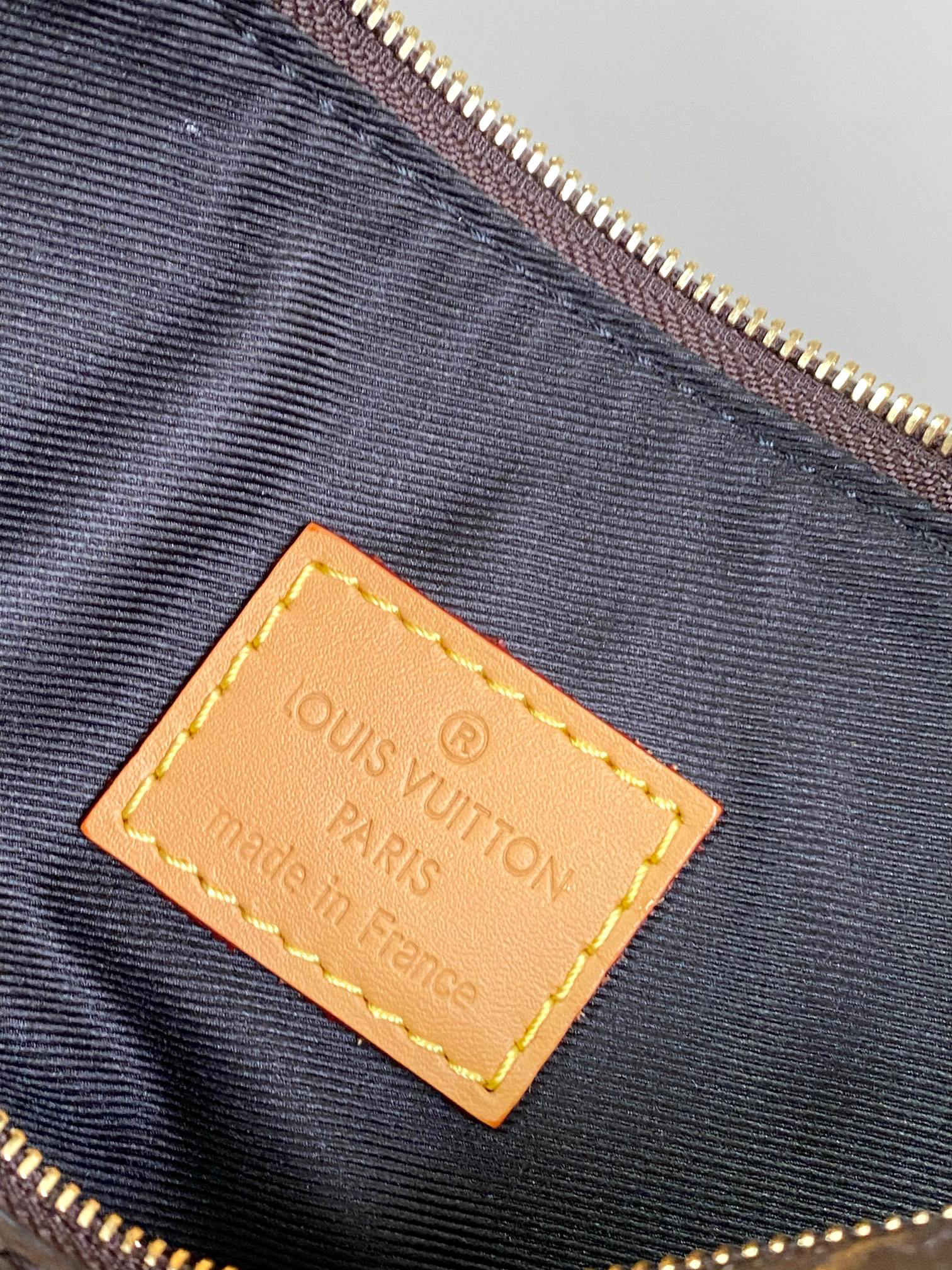 Louis Vuitton Summer Shopper Tote, Medium - Image 8