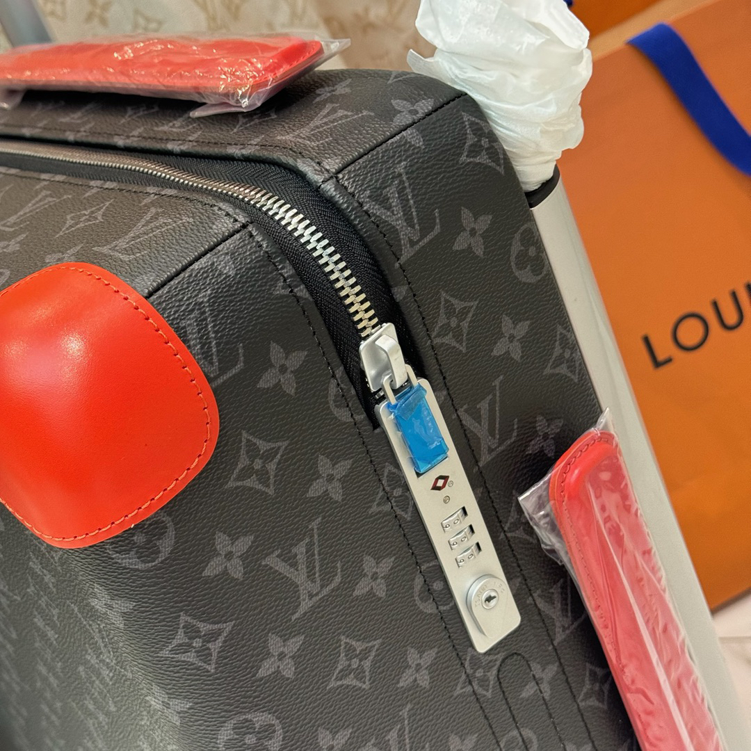 Louis Vuitton Horizon 55 Four-Wheel Carry-On Suitcase in Monogram Canvas - Image 8