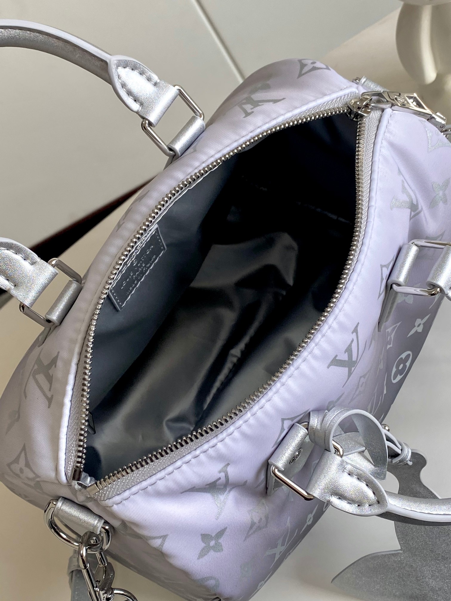 Louis Vuitton Speedy Bandoulière 25 Handbag in LV Snow Monogram - Image 8