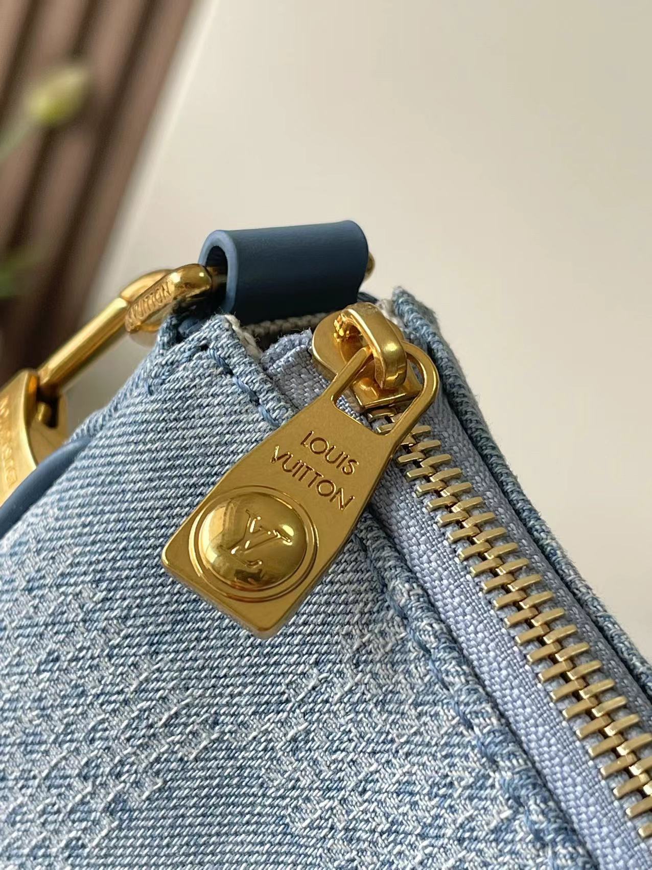 Louis Vuitton Speedy 18 Bandoulière Crossbody Bag - Image 8