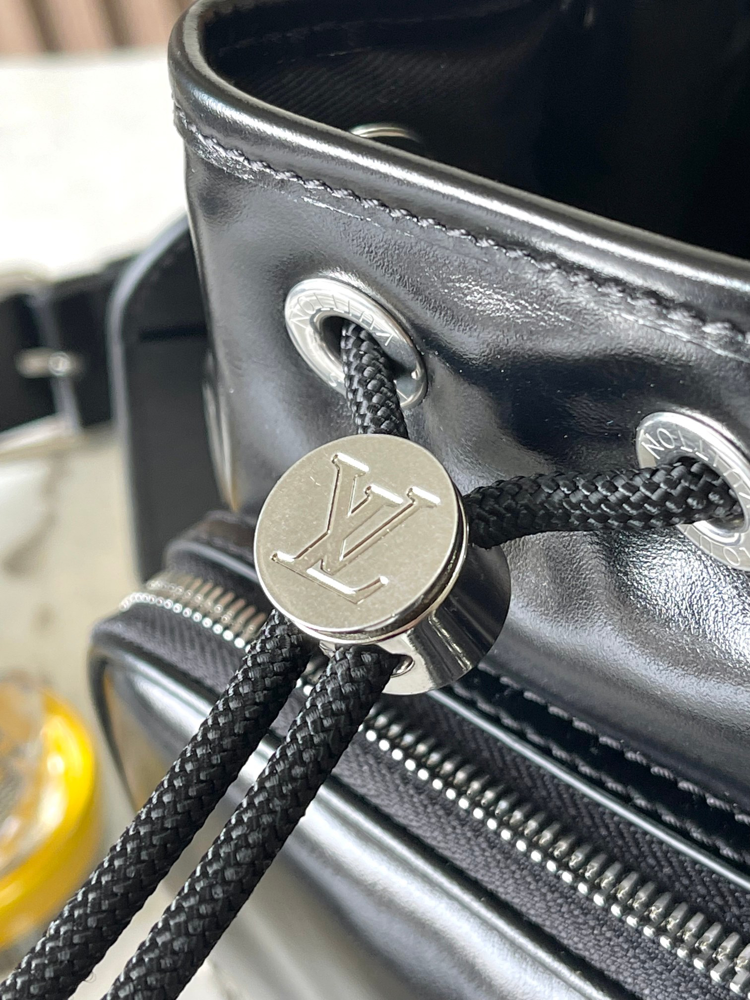 Noé Cargo Small Bucket Handbag - Image 8