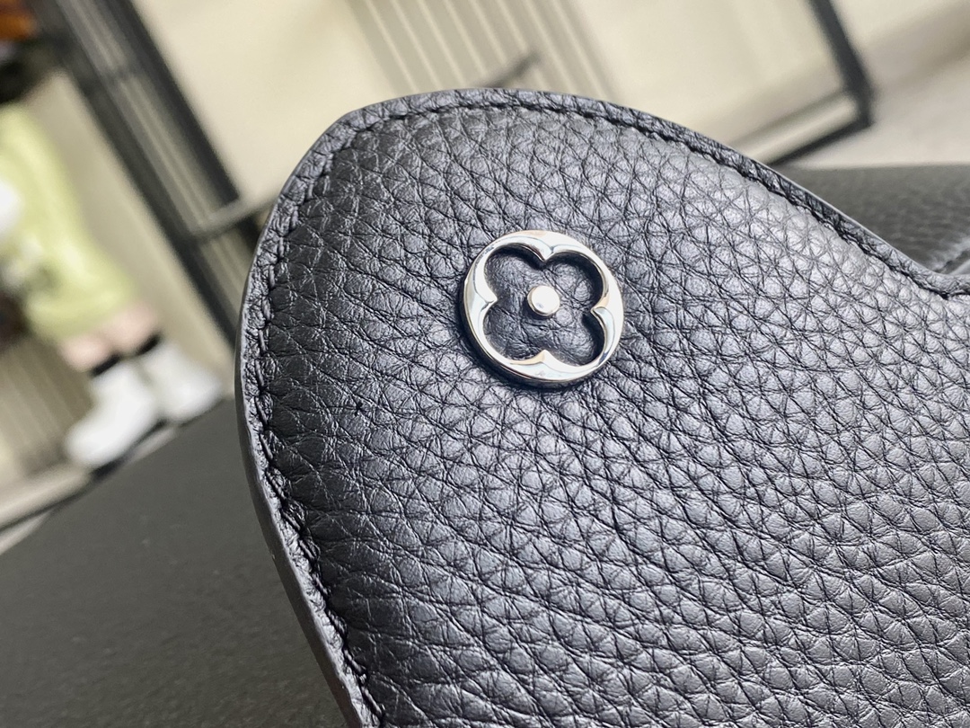 Louis Vuitton Capucines Handbag in Grained Cowhide and Python Leather - Image 8