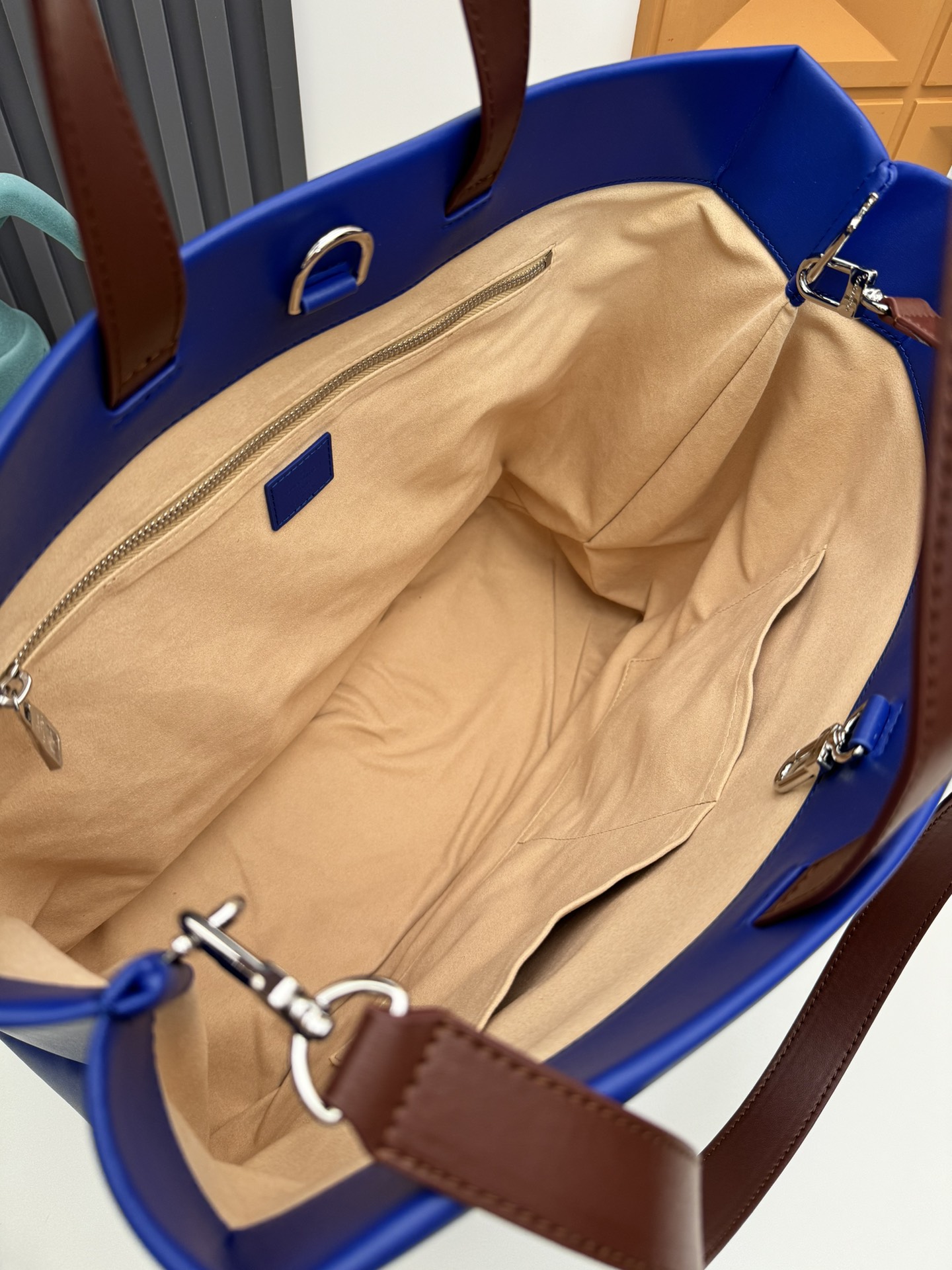 Louis Vuitton M24457 Medium Multicolor Leather Tote Bag - Image 8