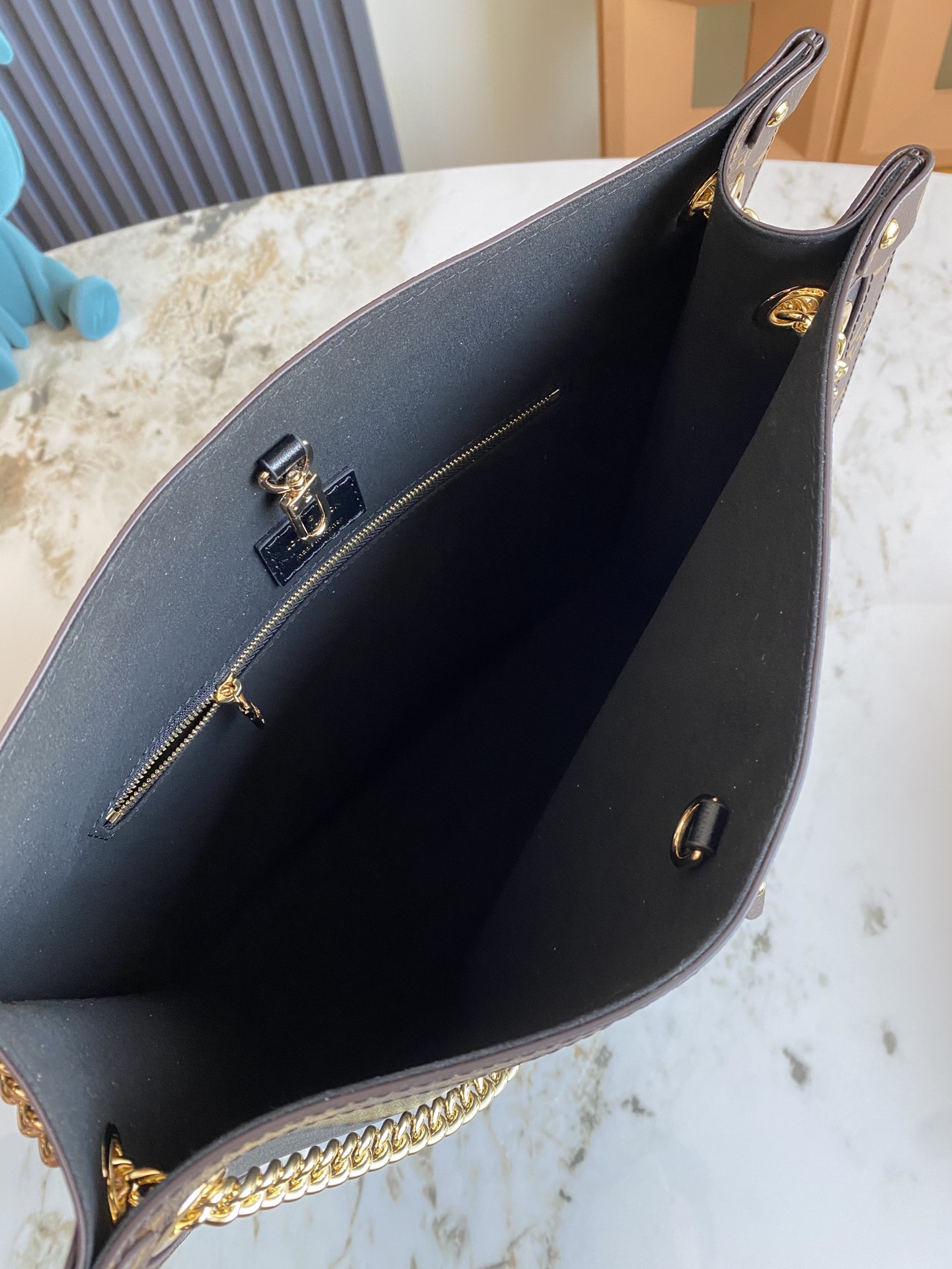 Louis Vuitton Nova Chain Shoulder Bag - Image 8