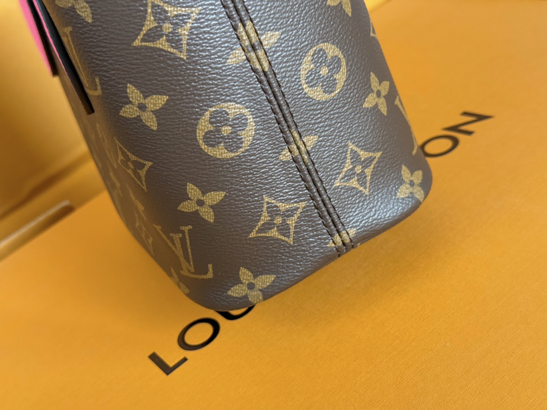 Neverfull Bandoulière Inside Out BB Reversible Tote Bag - Image 8
