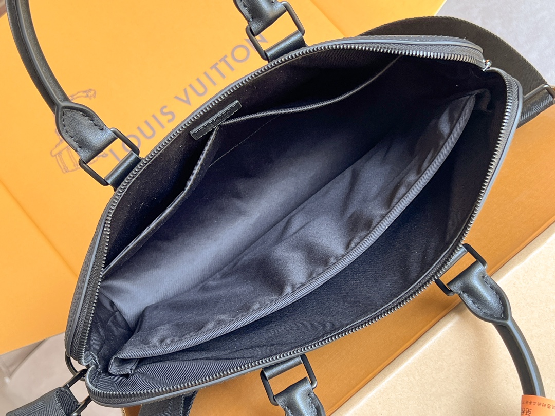 Louis Vuitton Taiga Briefcase M59159 - Image 8