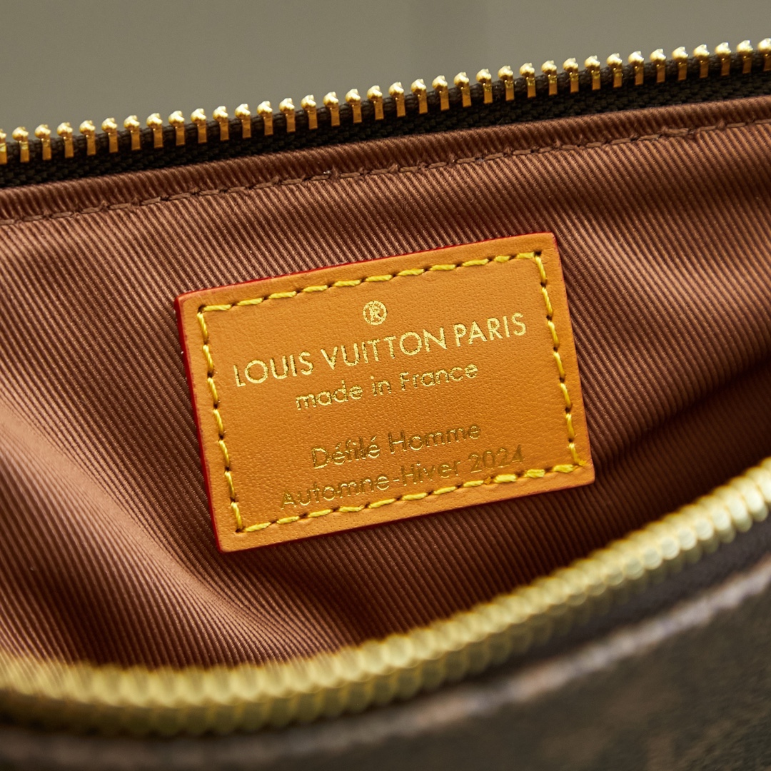 Louis Vuitton Pochette Accessoire XL - Image 8