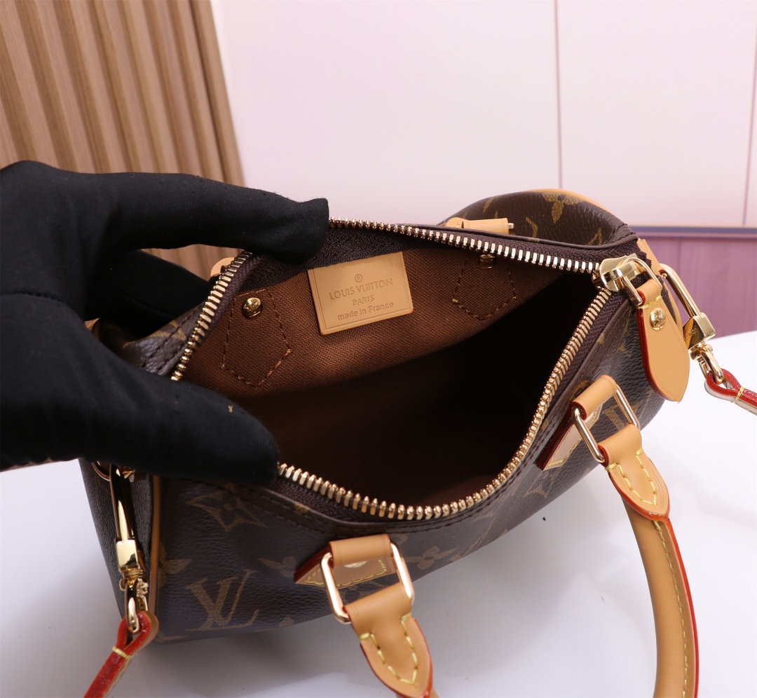 Louis Vuitton Speedy Bandoulière 20 Monogram Canvas Bag - Image 8