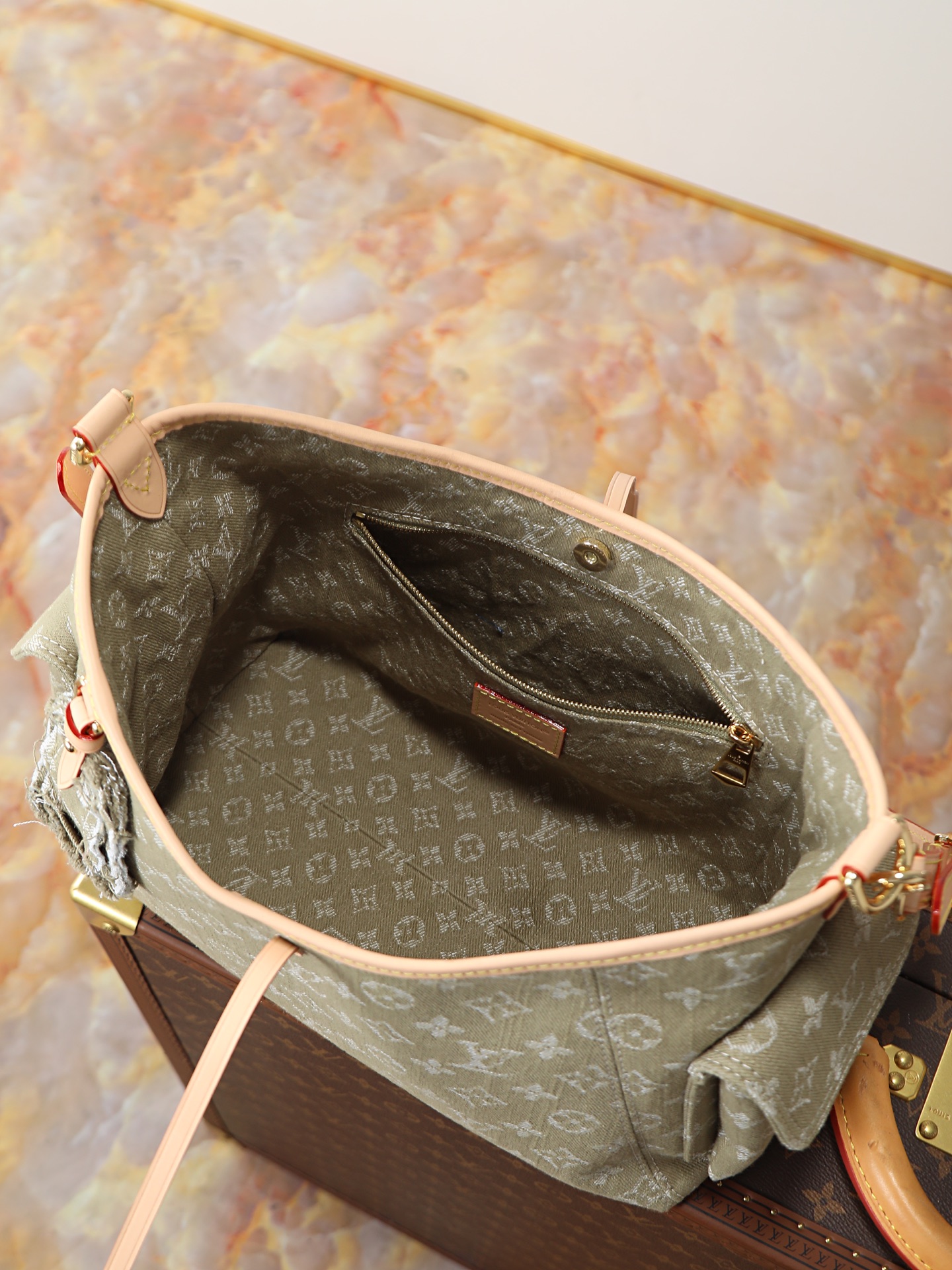Louis Vuitton Carryall Cargo Small Handbag in Denim, M27623 - Image 8