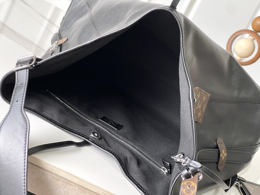 Louis Vuitton CarryAll Dark Medium Handbag - Image 8