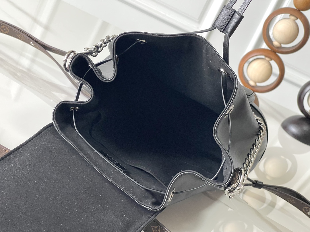Louis Vuitton Montsouris Small Backpack in Black Leather - Image 8