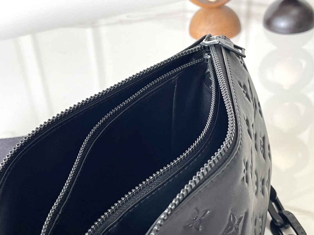 Louis Vuitton Coussin Small Handbag M11370 - Image 8