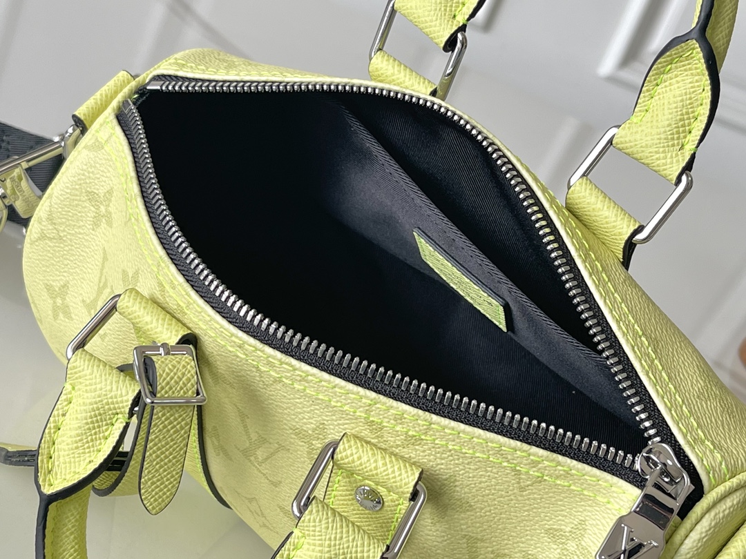 Louis Vuitton Keepall Bandoulière 25 Travel Bag - Image 8
