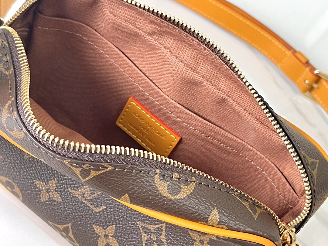 Louis Vuitton Trocadéro Mini Camera Bag M14058 - Image 8
